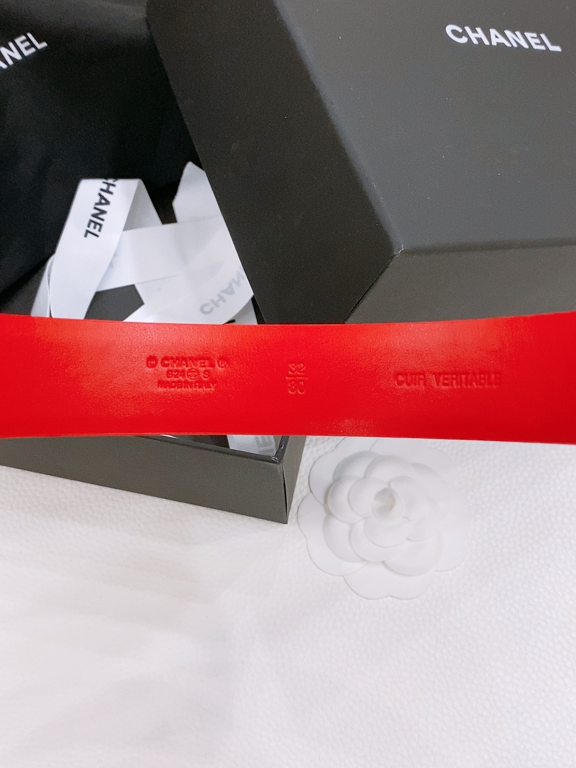 -chanel belt
经典双C皮带腰带，CC五金搭配进口胎牛皮带身，质感满分，简直身春日里的点睛之笔