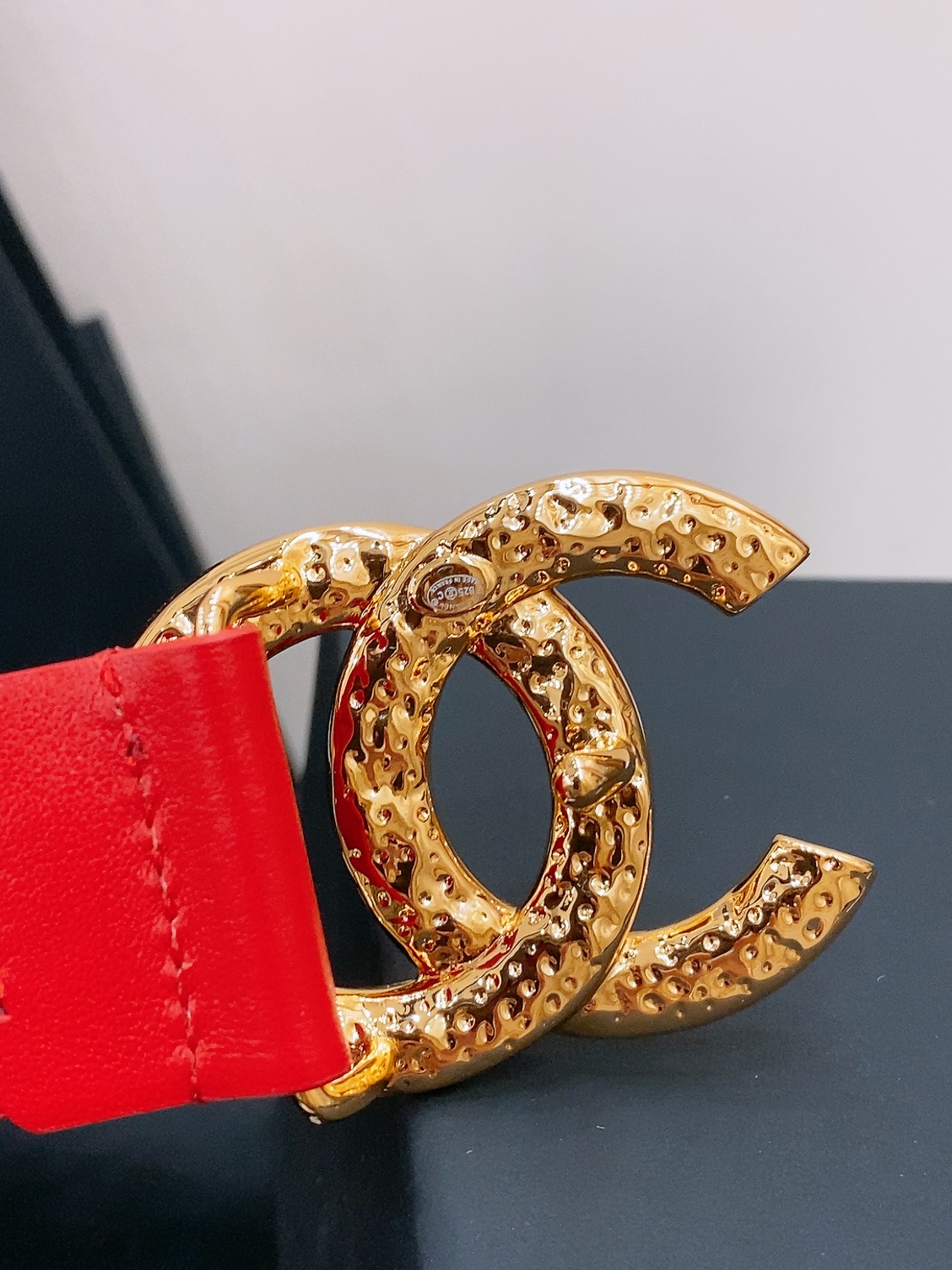 -chanel belt
经典双C皮带腰带，CC五金搭配进口胎牛皮带身，质感满分，简直身春日里的点睛之笔