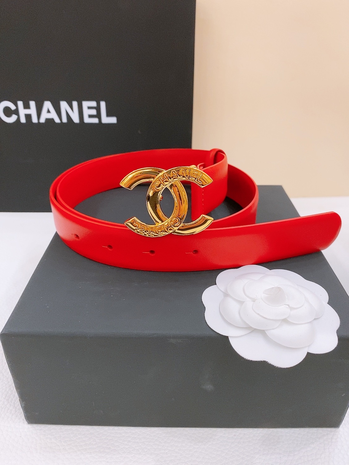 -chanel belt
经典双C皮带腰带，CC五金搭配进口胎牛皮带身，质感满分，简直身春日里的点睛之笔