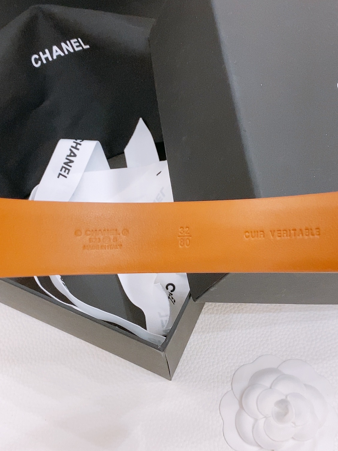 -chanel belt
经典双C皮带腰带，CC五金搭配进口胎牛皮带身，质感满分，简直身春日里的点睛之笔