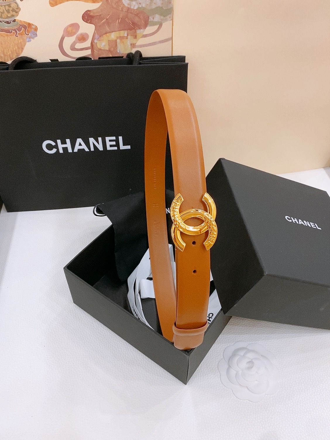 -chanel belt
经典双C皮带腰带，CC五金搭配进口胎牛皮带身，质感满分，简直身春日里的点睛之笔