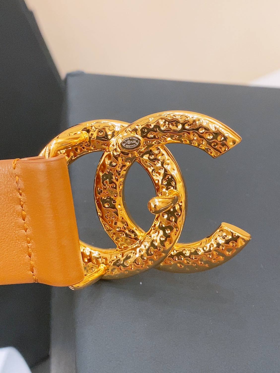 -chanel belt
经典双C皮带腰带，CC五金搭配进口胎牛皮带身，质感满分，简直身春日里的点睛之笔
