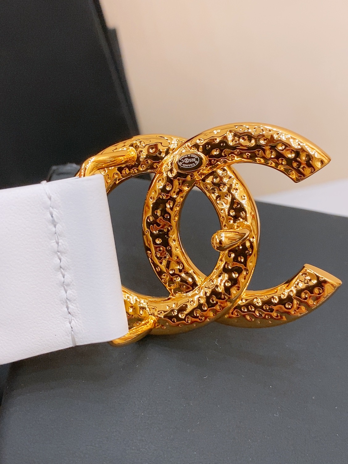 -chanel belt
经典双C皮带腰带，CC五金搭配进口胎牛皮带身，质感满分，简直身春日里的点睛之笔