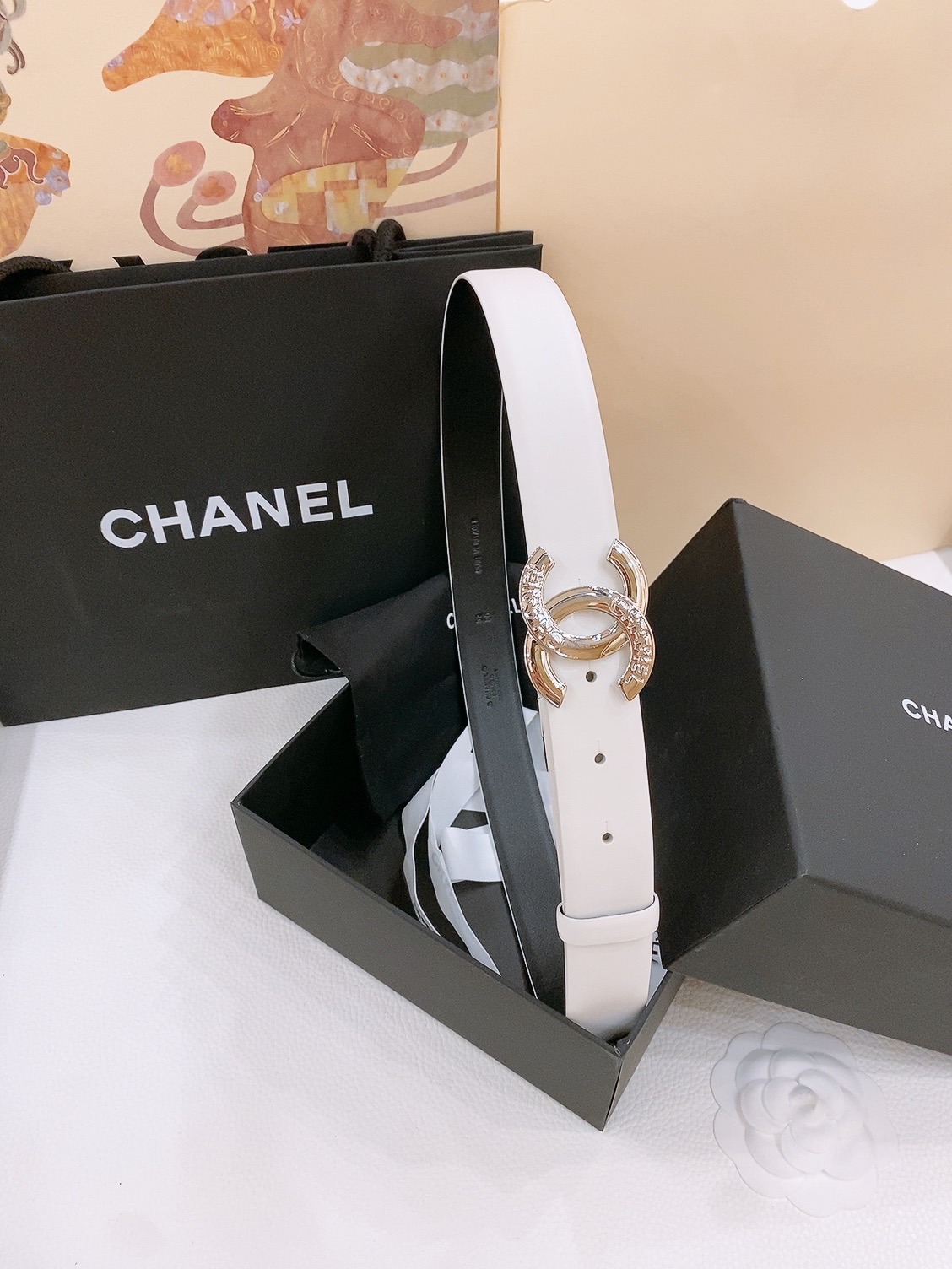 -chanel belt
经典双C皮带腰带，CC五金搭配进口胎牛皮带身，质感满分，简直身春日里的点睛之笔