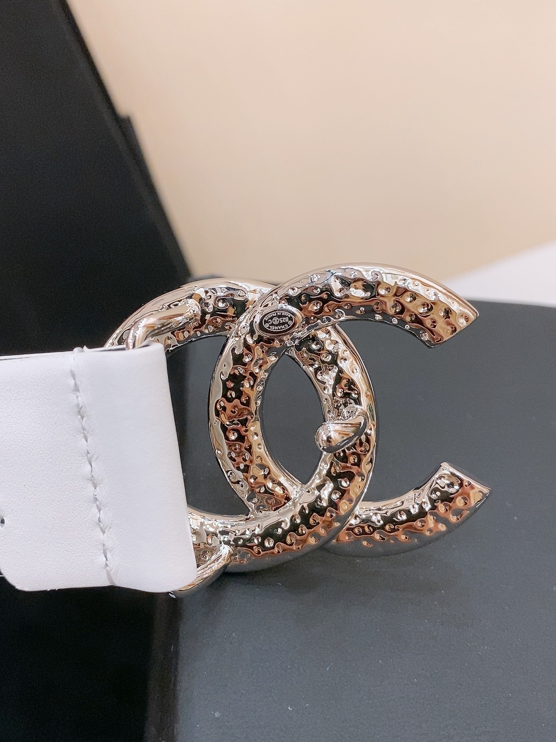 -chanel belt
经典双C皮带腰带，CC五金搭配进口胎牛皮带身，质感满分，简直身春日里的点睛之笔