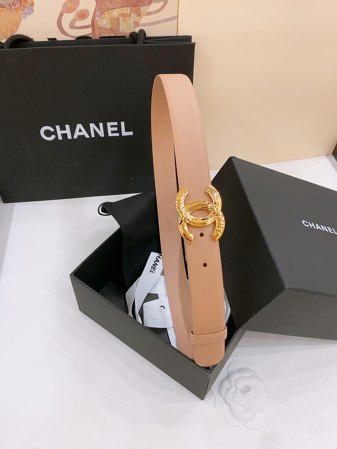 -chanel belt
经典双C皮带腰带，CC五金搭配进口胎牛皮带身，质感满分，简直身春日里的点睛之笔