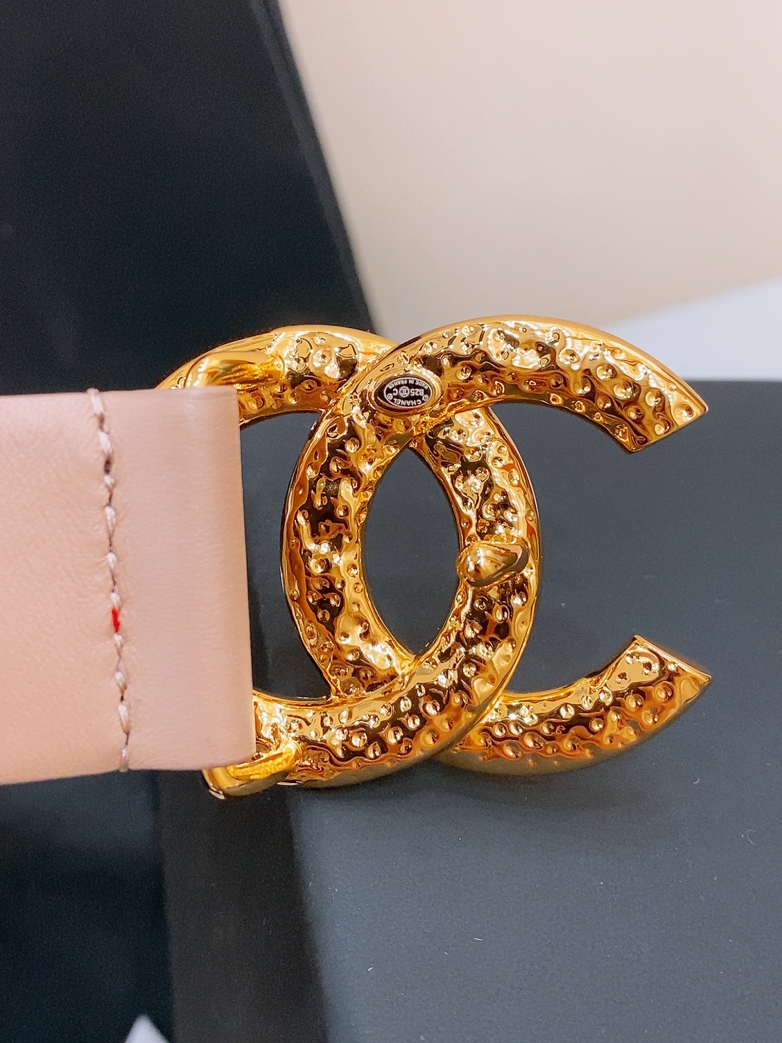 -chanel belt
经典双C皮带腰带，CC五金搭配进口胎牛皮带身，质感满分，简直身春日里的点睛之笔