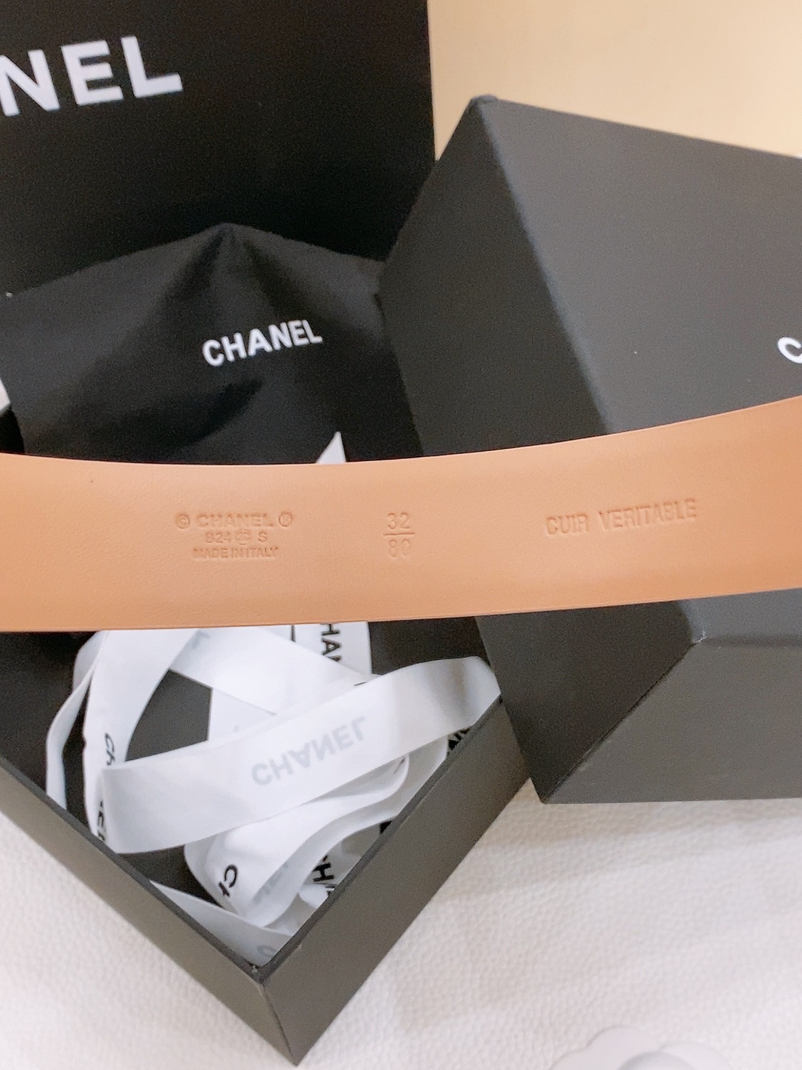 -chanel belt
经典双C皮带腰带，CC五金搭配进口胎牛皮带身，质感满分，简直身春日里的点睛之笔