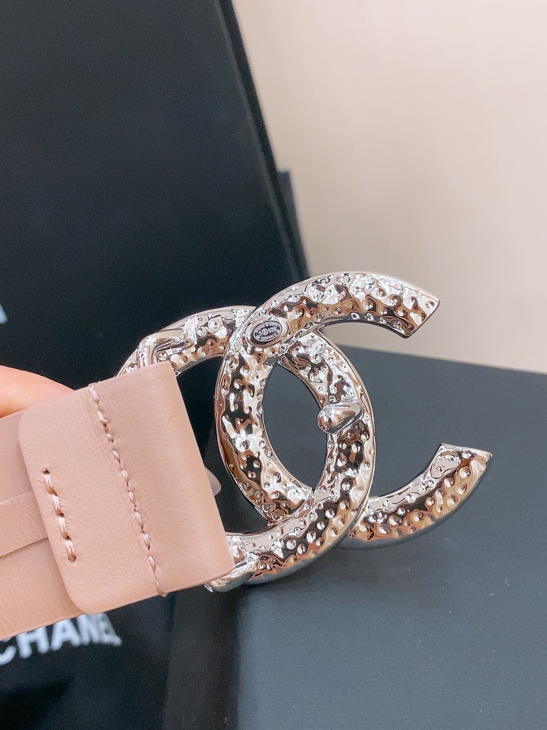 -chanel belt
经典双C皮带腰带，CC五金搭配进口胎牛皮带身，质感满分，简直身春日里的点睛之笔