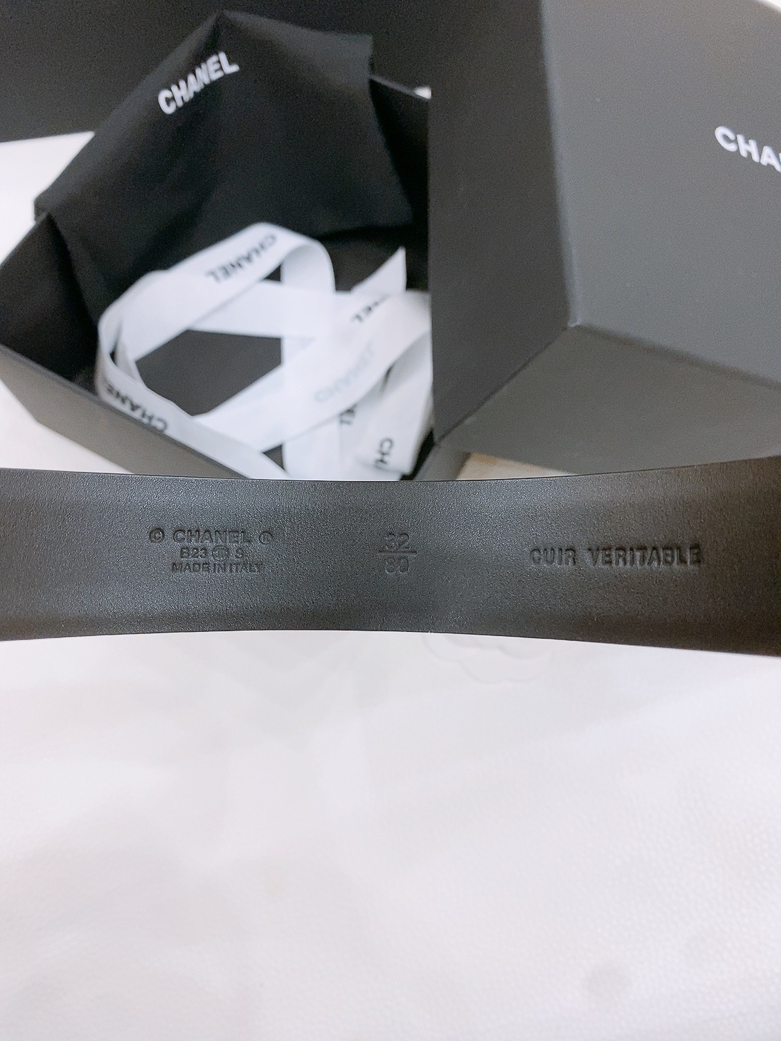 -chanel belt
经典双C皮带腰带，CC五金搭配进口胎牛皮带身，质感满分，简直身春日里的点睛之笔