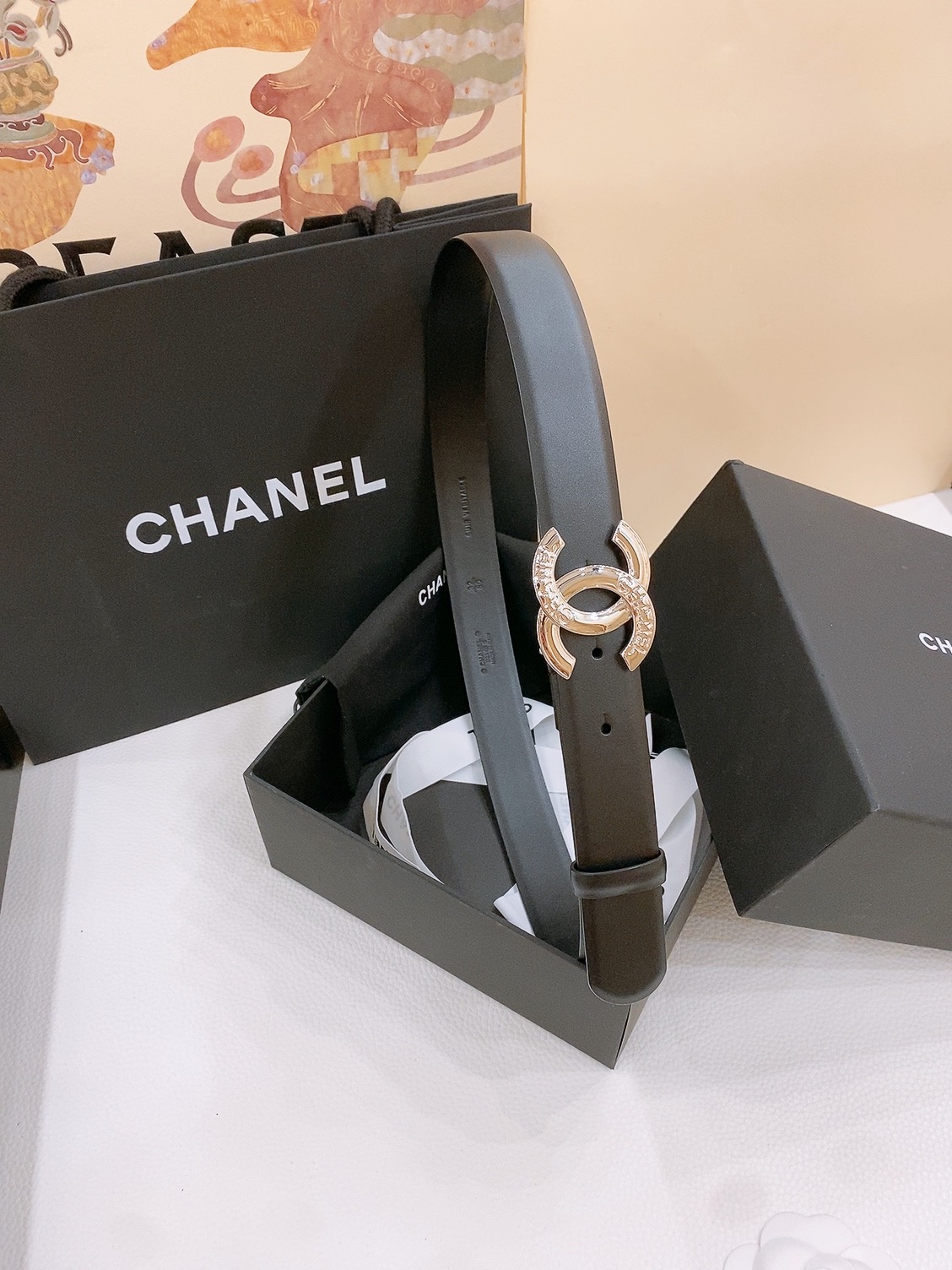 -chanel belt
经典双C皮带腰带，CC五金搭配进口胎牛皮带身，质感满分，简直身春日里的点睛之笔