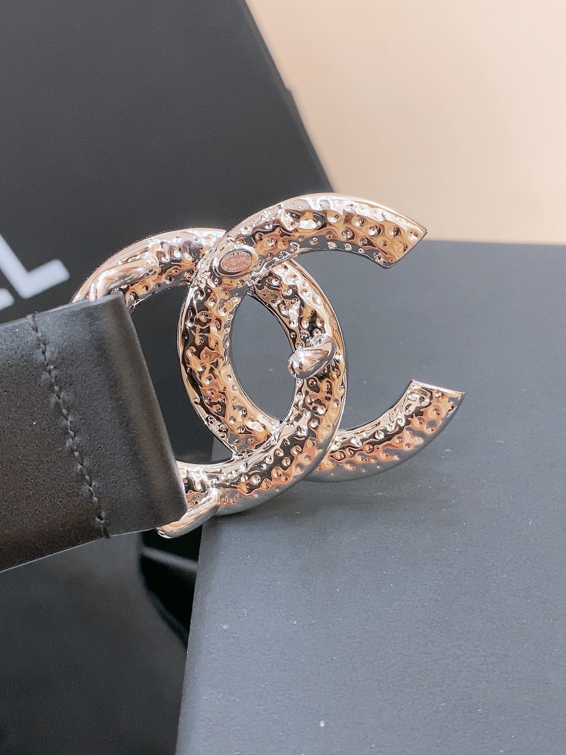 -chanel belt
经典双C皮带腰带，CC五金搭配进口胎牛皮带身，质感满分，简直身春日里的点睛之笔