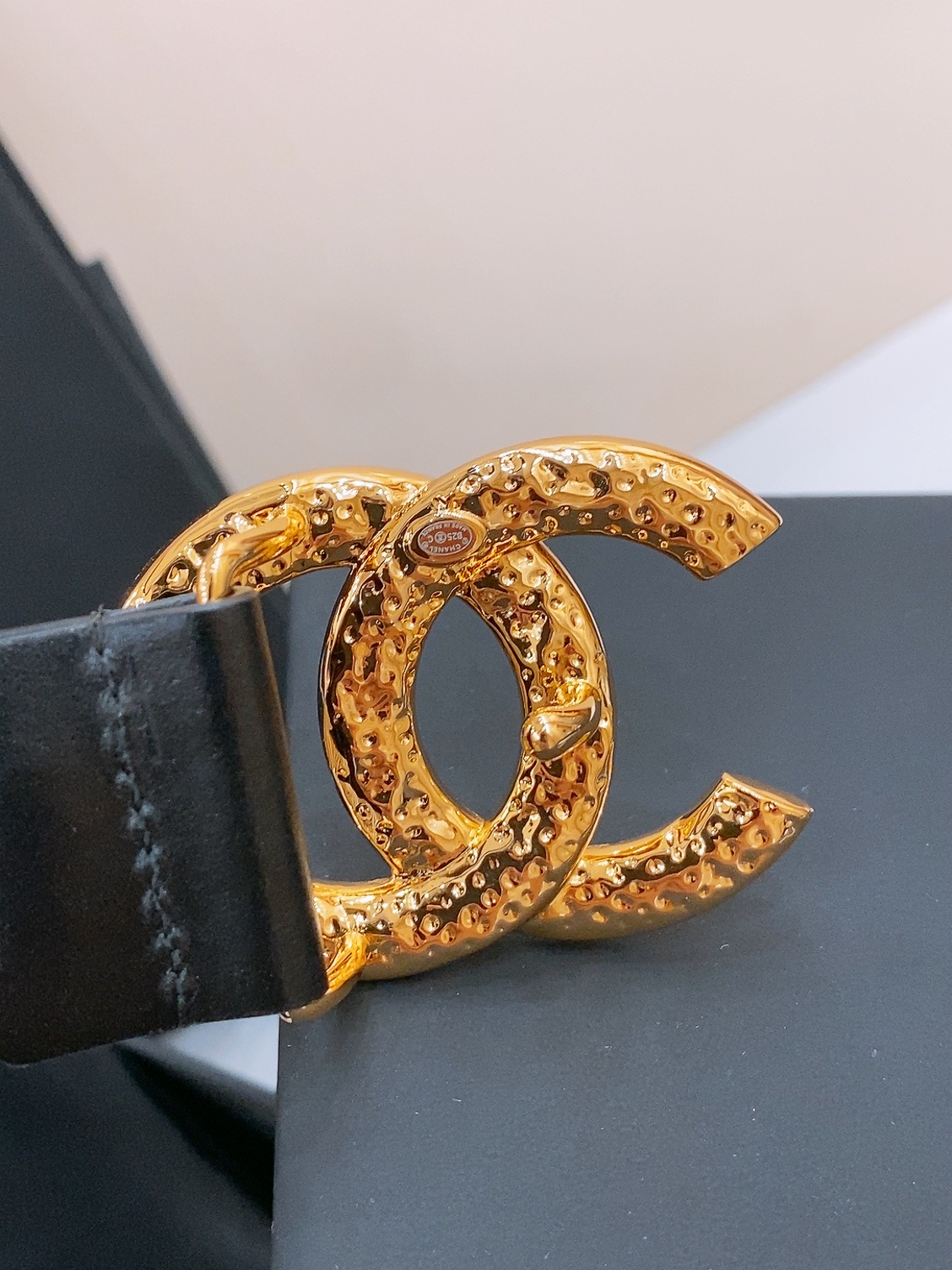 -chanel belt
经典双C皮带腰带，CC五金搭配进口胎牛皮带身，质感满分，简直身春日里的点睛之笔