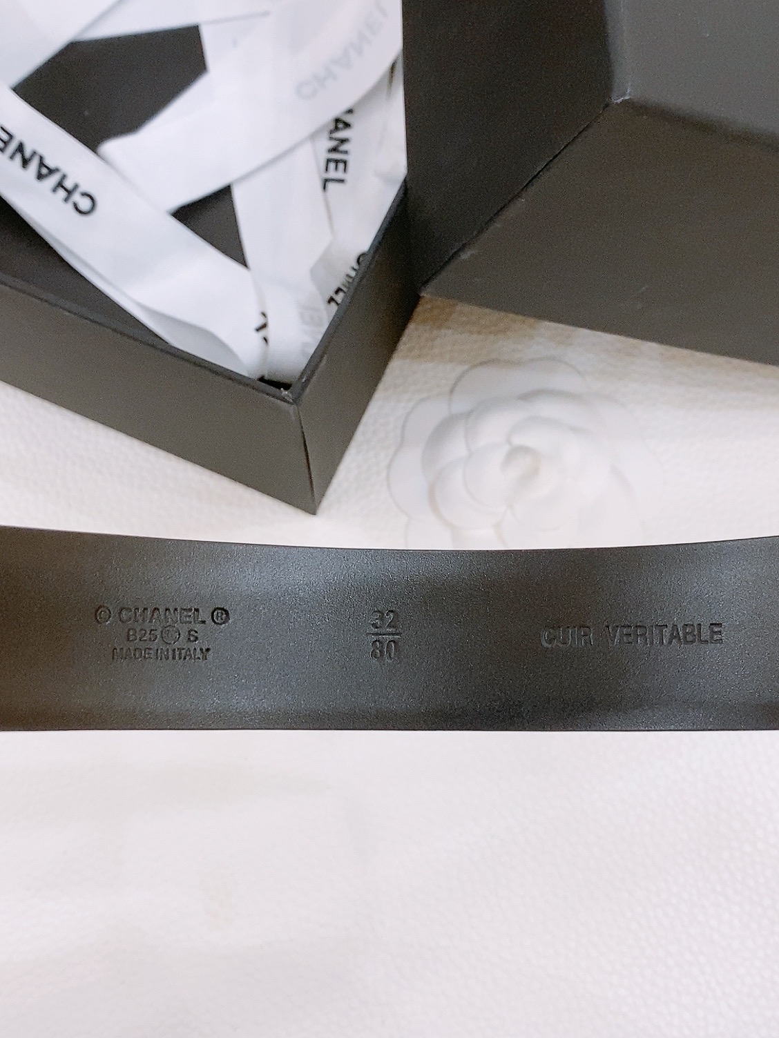 -chanel belt
经典双C皮带腰带，CC五金搭配进口胎牛皮带身，质感满分，简直身春日里的点睛之笔