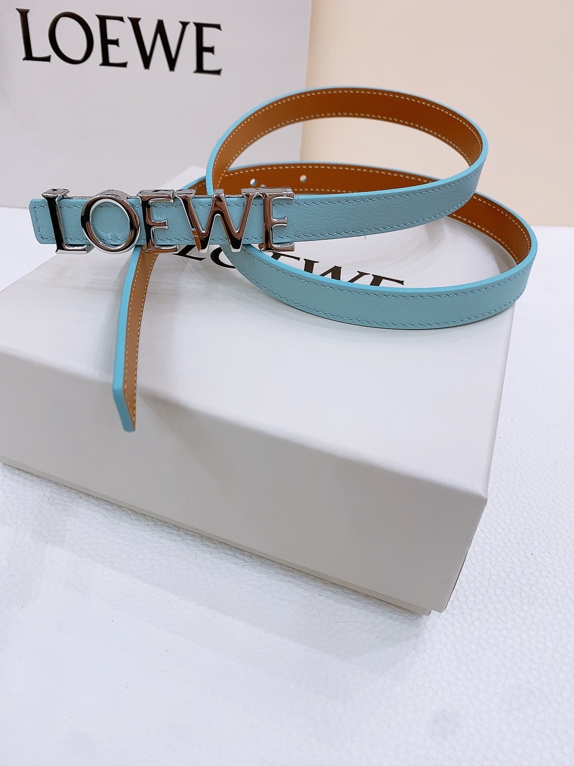 Loewe Smooth Cow Leather Belt with Metal Logo and Copper Gold Finish - 图片 2