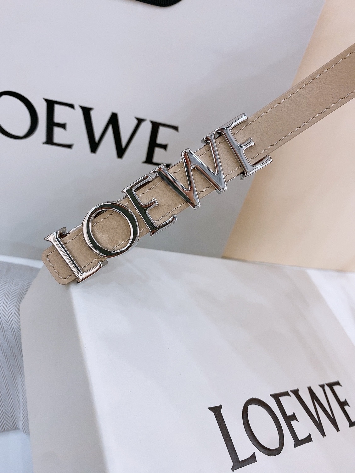Loewe Smooth Cow Leather Belt with Metal Logo in Copper Gold, 1.5cm Width. - 图片 4