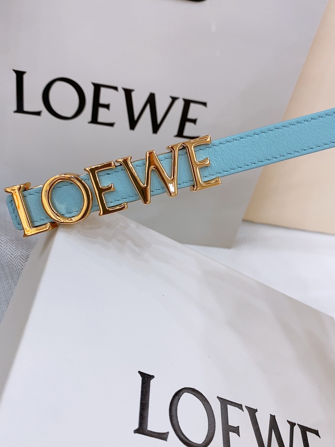 P175 代购正品级🚀罗意威女士腰带-Loewe 光滑牛皮革腰带，侧面饰以金属LOEWE标志，铜五金内穿 宽1.5cm，五孔调节。