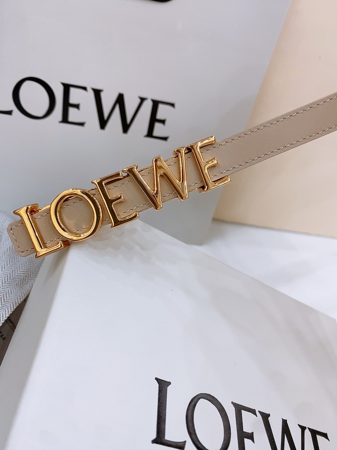 Loewe Smooth Cow Leather Belt with Metal Logo and Pentagonal Regulation - 图片 4
