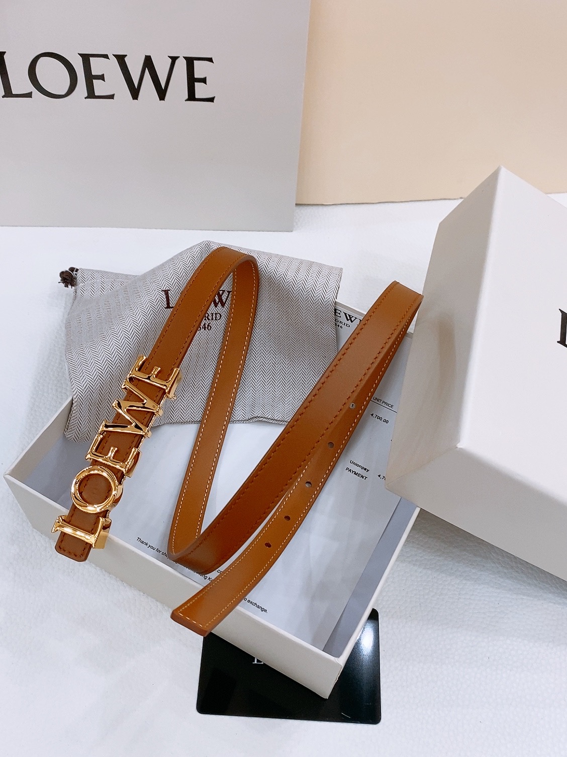 P175 代购正品级🚀罗意威女士腰带-Loewe 光滑牛皮革腰带，侧面饰以金属LOEWE标志，铜五金内穿 宽1.5cm，五孔调节。