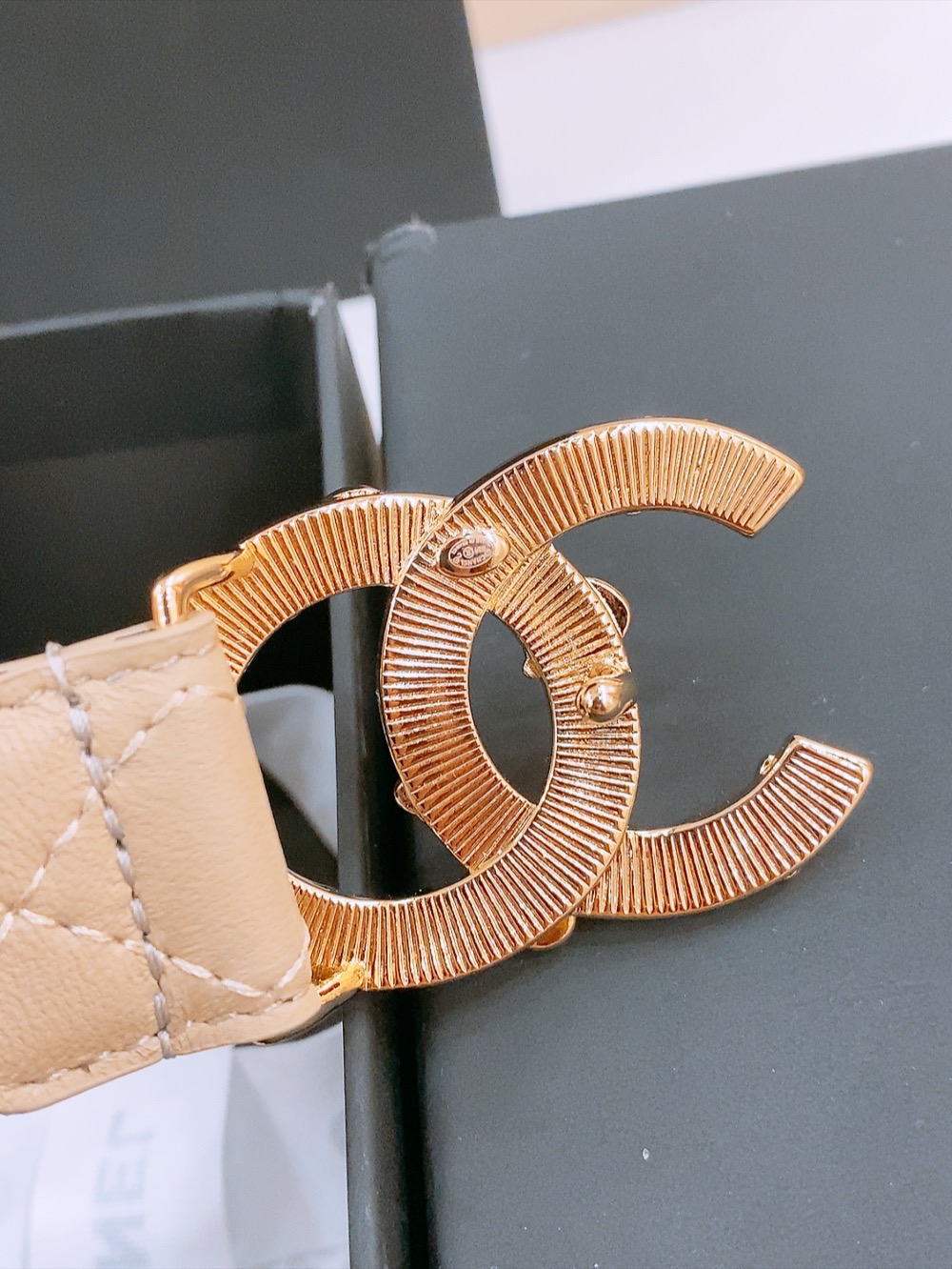 Chanel Ceremonial Belt: Classic Design with Double-C Buttons in Lamb Leather - 图片 4