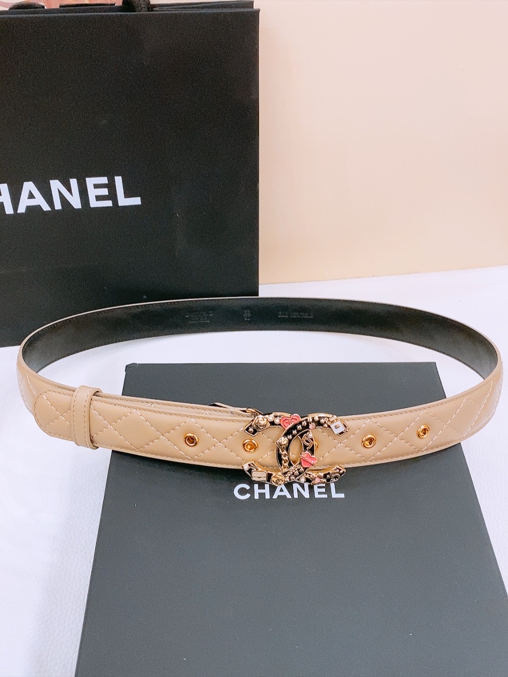Chanel Ceremonial Belt: Classic Design with Double-C Buttons in Lamb Leather - 图片 2