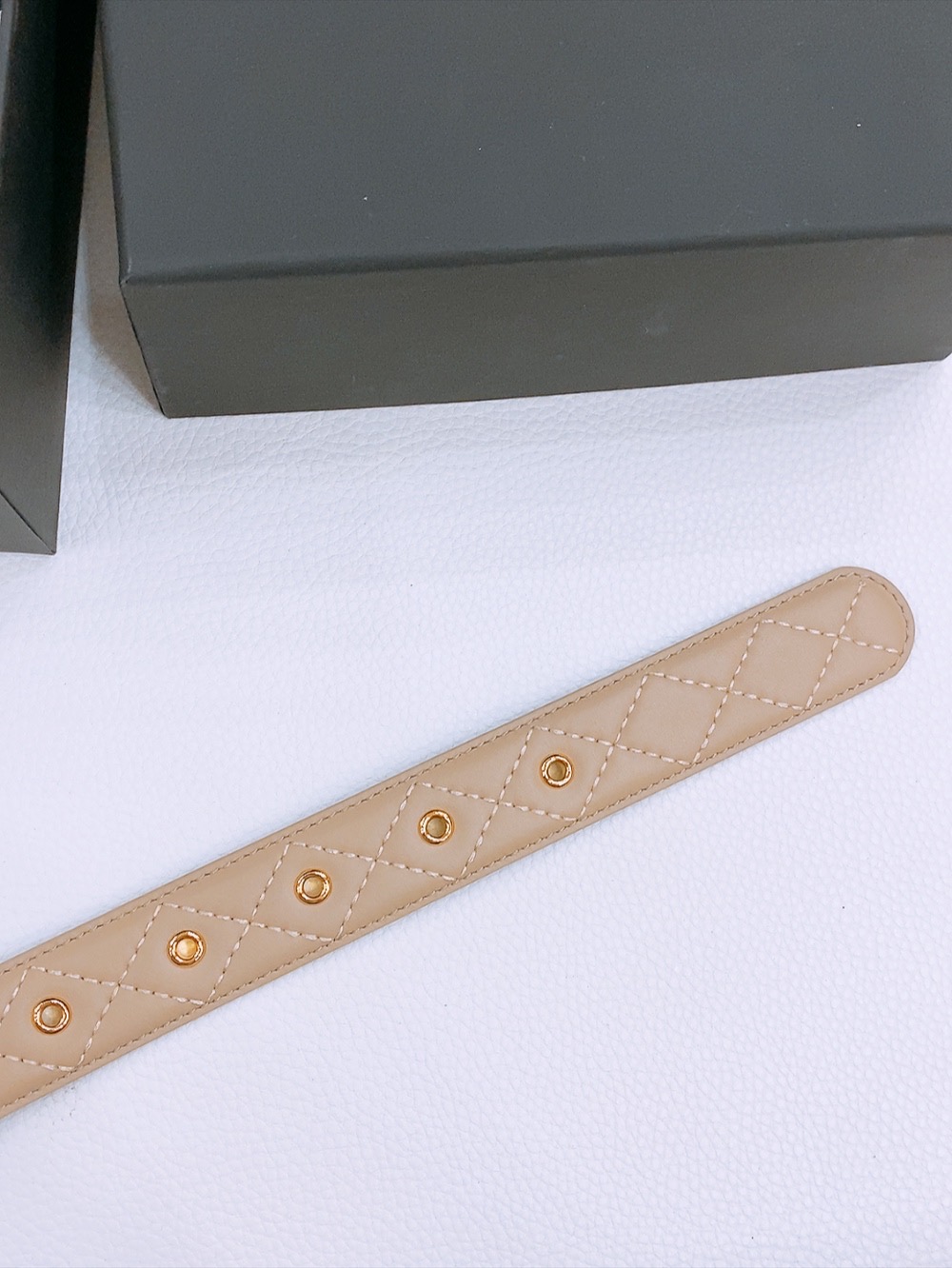 Ms. Chanel’s Classic Black Leather Belt with Gold Double-C Buttons, 3.0 cm Width - 图片 6