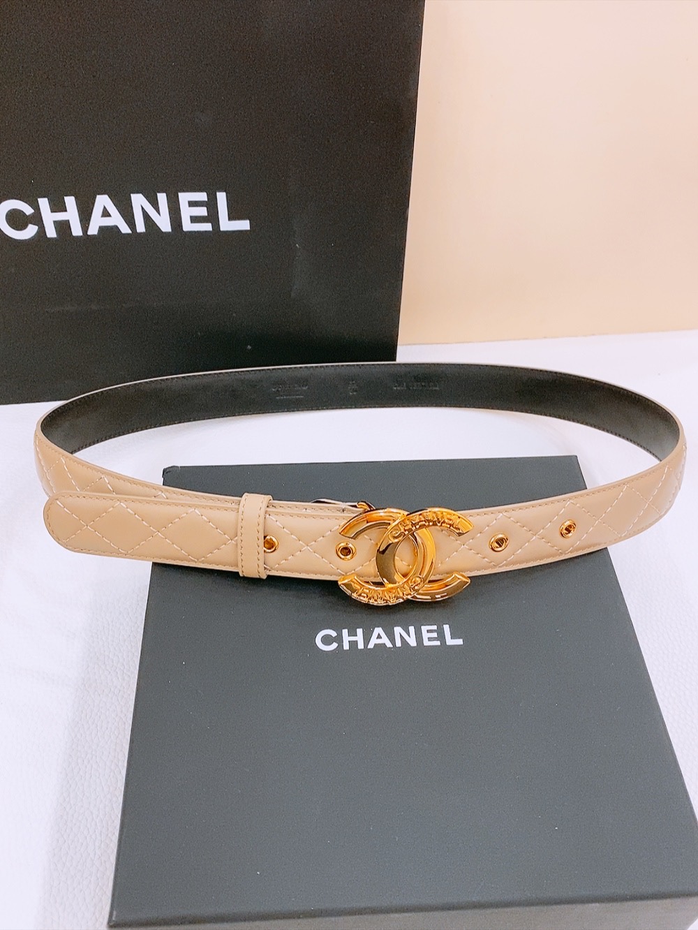Ms. Chanel’s Classic Black Leather Belt with Gold Double-C Buttons, 3.0 cm Width - 图片 2