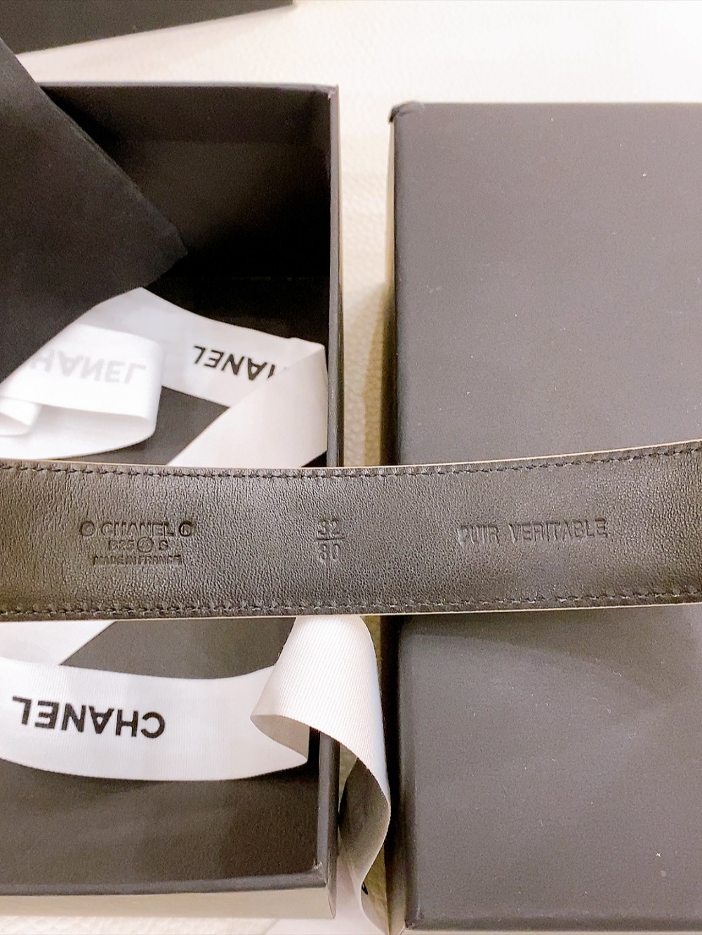 Chanel Ceremonial Belt: Classic Leather with Double-C Buttons in Gold, 3.0cm Width - 图片 5