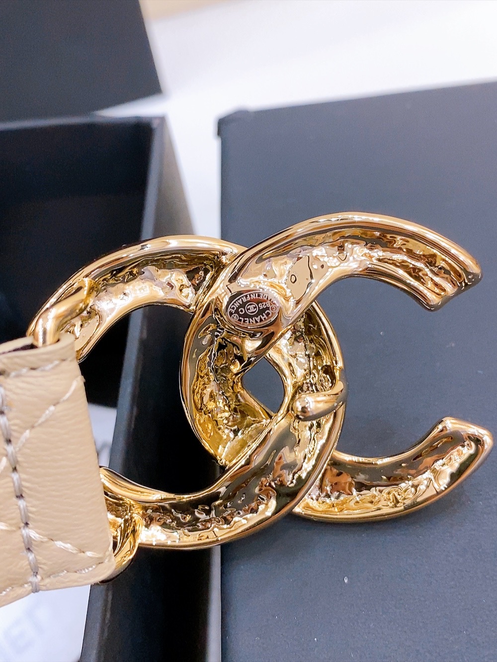 Chanel Ceremonial Belt: Classic Leather with Double-C Buttons in Gold, 3.0cm Width - 图片 4