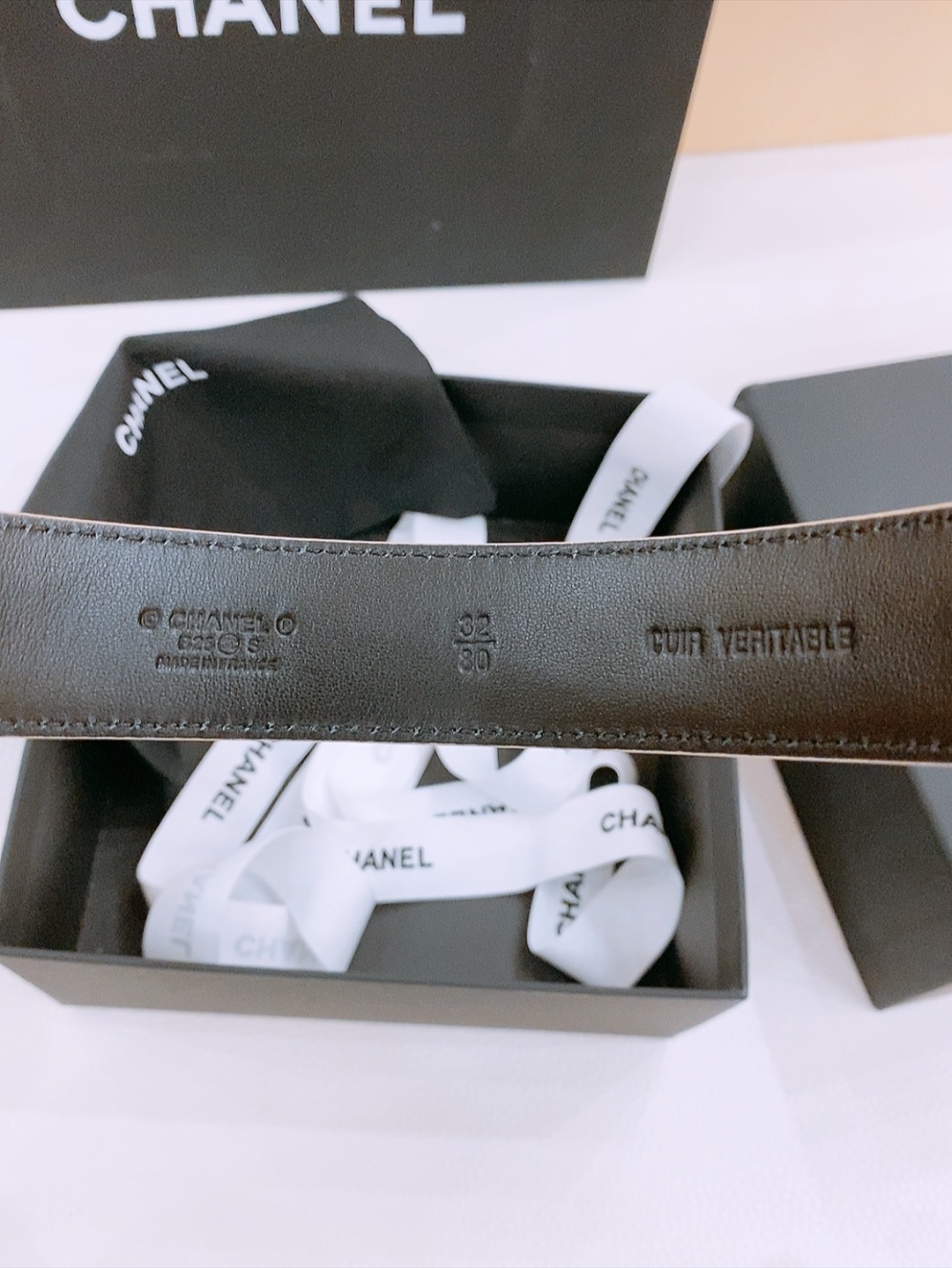 Ms. Chanel’s Classic Black Leather Belt with Gold Double-C Buttons, 3.0 cm Width - 图片 4