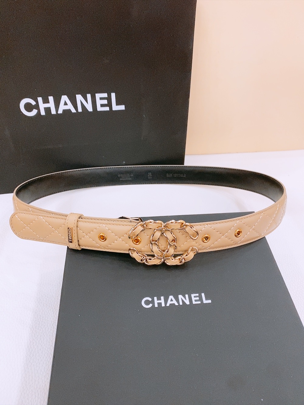 Ms. Chanel’s Classic Black Leather Belt with Gold Double-C Buttons, 3.0 cm Width - 图片 2