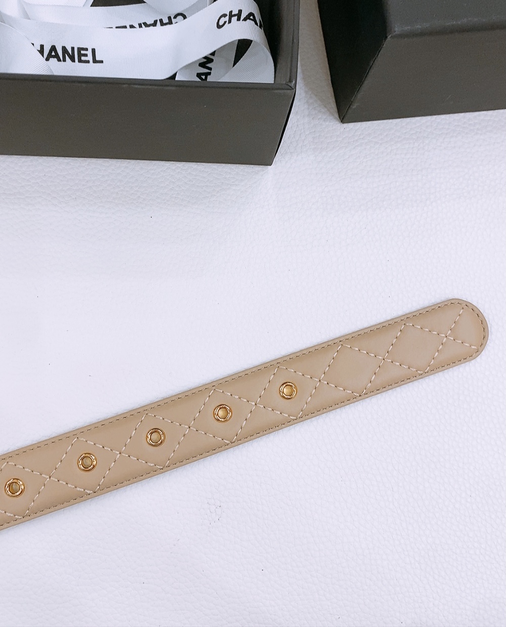 Ms. Chanel’s Classic Black Leather Belt with Gold Double-C Buttons, 3.0 cm Width - 图片 5