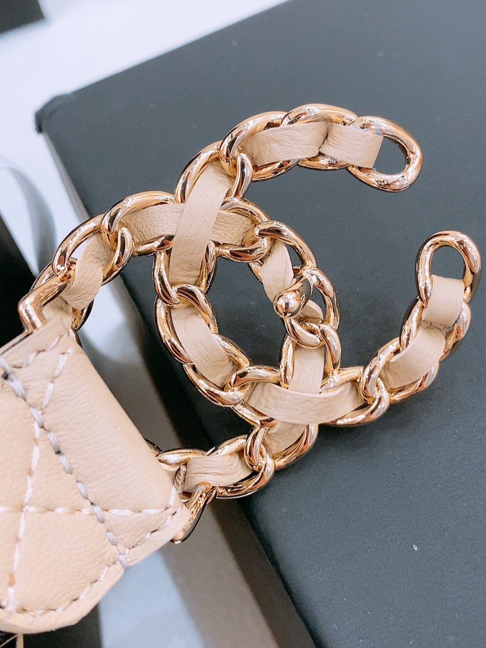 Ms. Chanel’s Classic Black Leather Belt with Gold Double-C Buttons, 3.0 cm Width - 图片 6