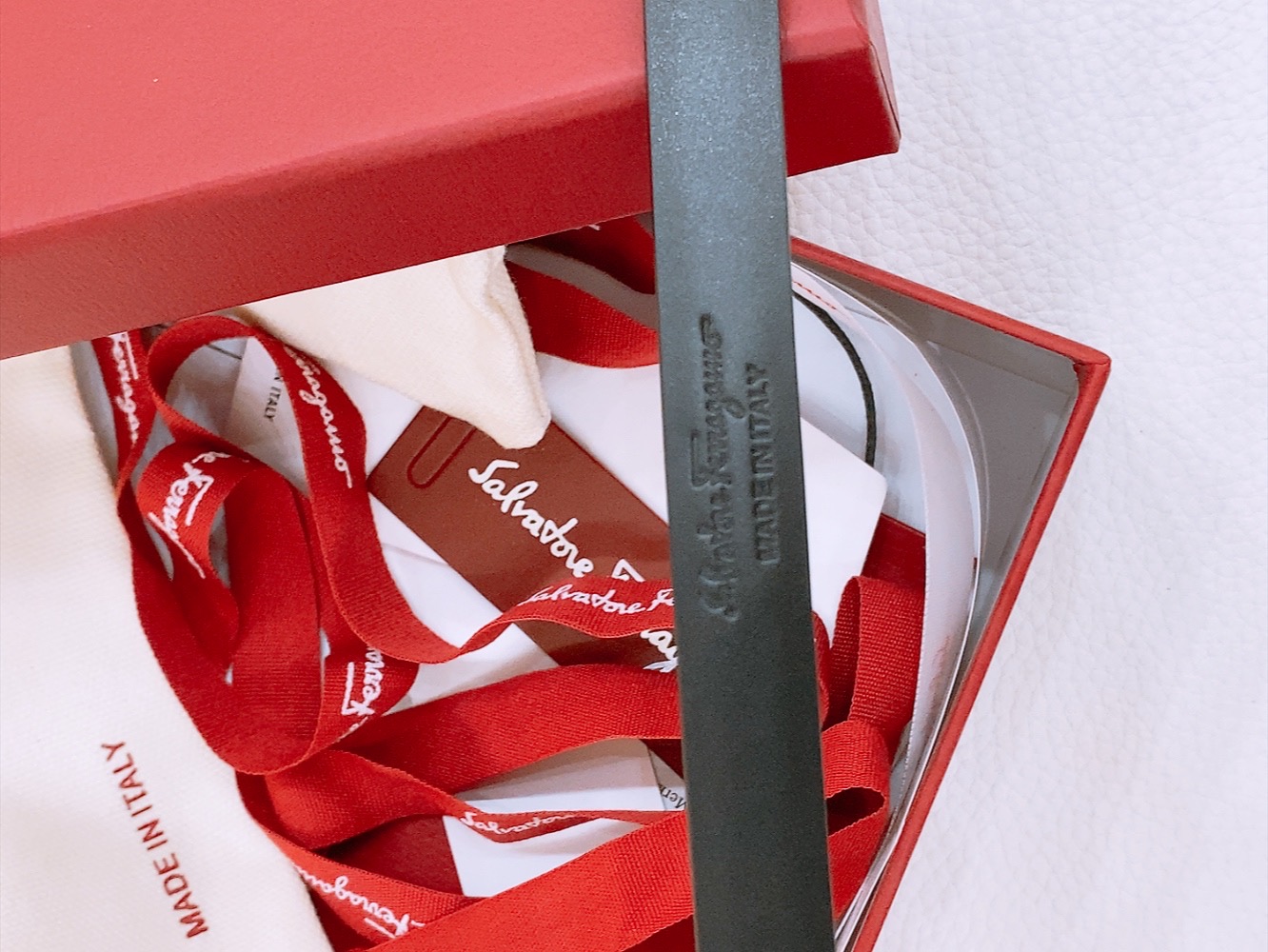 Stylish Feragamo Classic Gancio Belt for Ms. Filagemu’s Ceremonial Wear - 图片 5