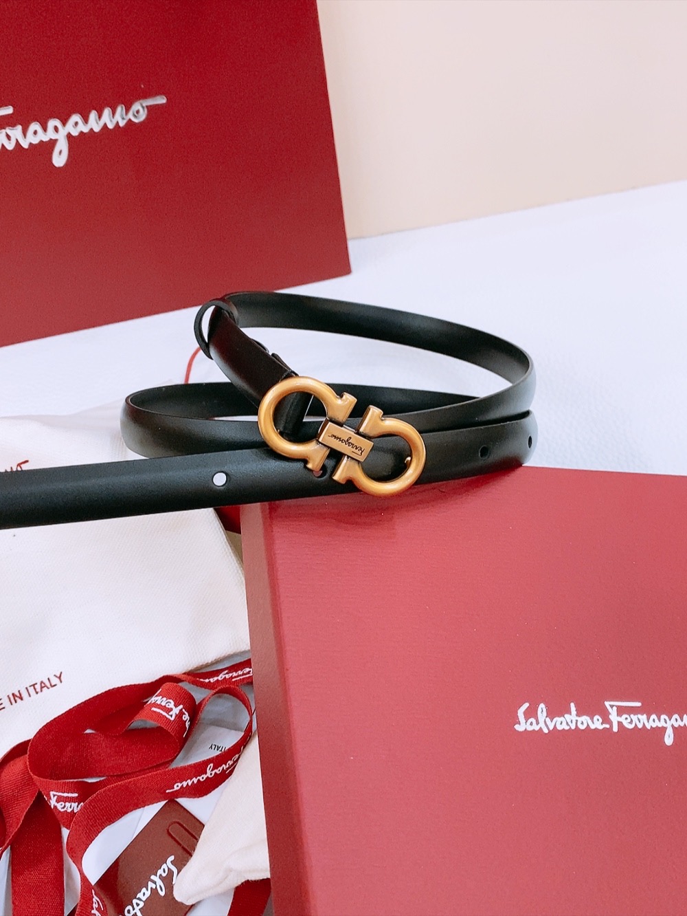 “Stylish Feragamo Classic Gancio Belt for Ms. Filagemu’s Ceremonial Attire” - 图片 2