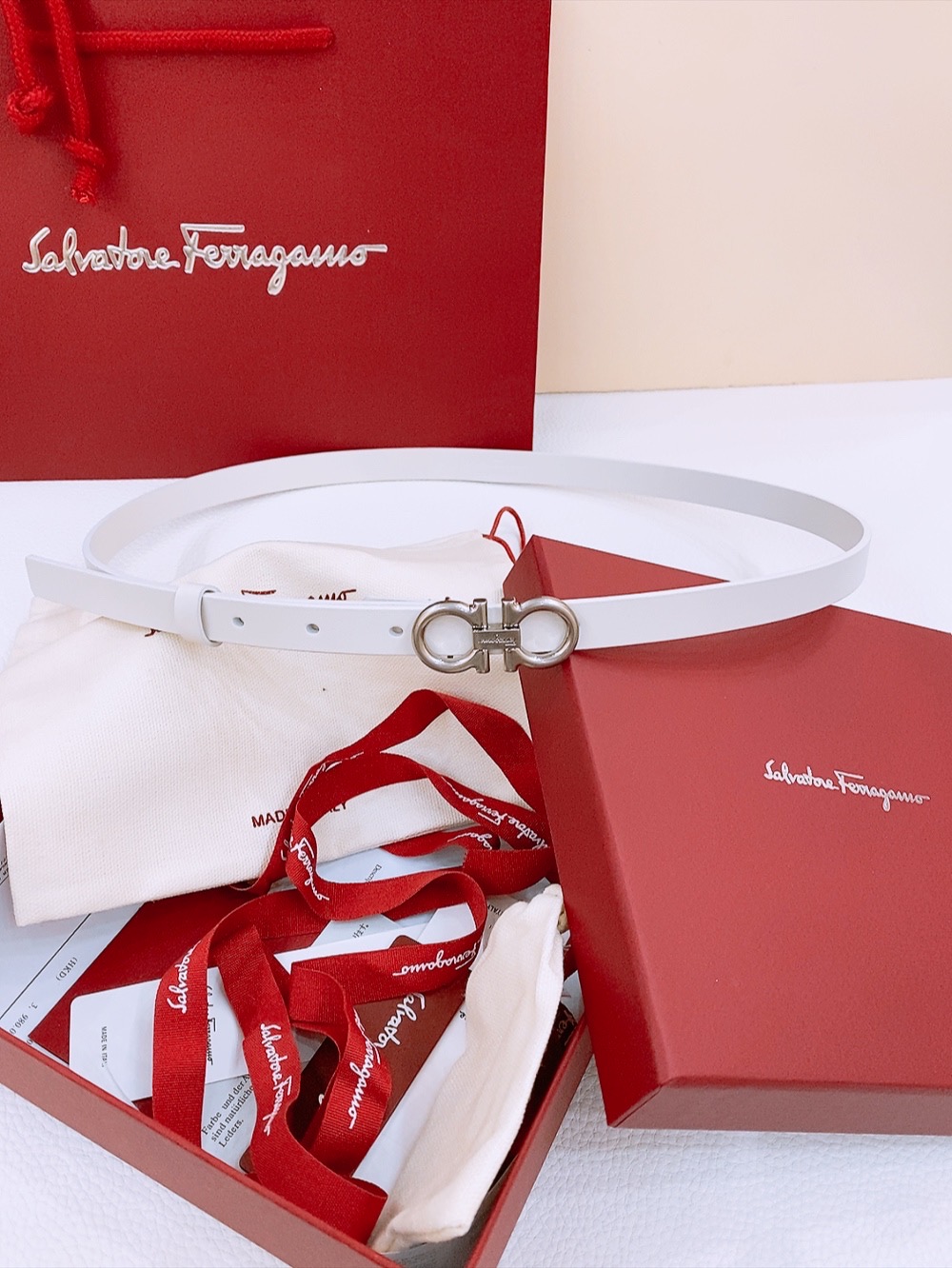 Stylish Classic Gancio Belt for Ms. Filagemu: Quality Little Bullskin with Gold Retrospect - 图片 6