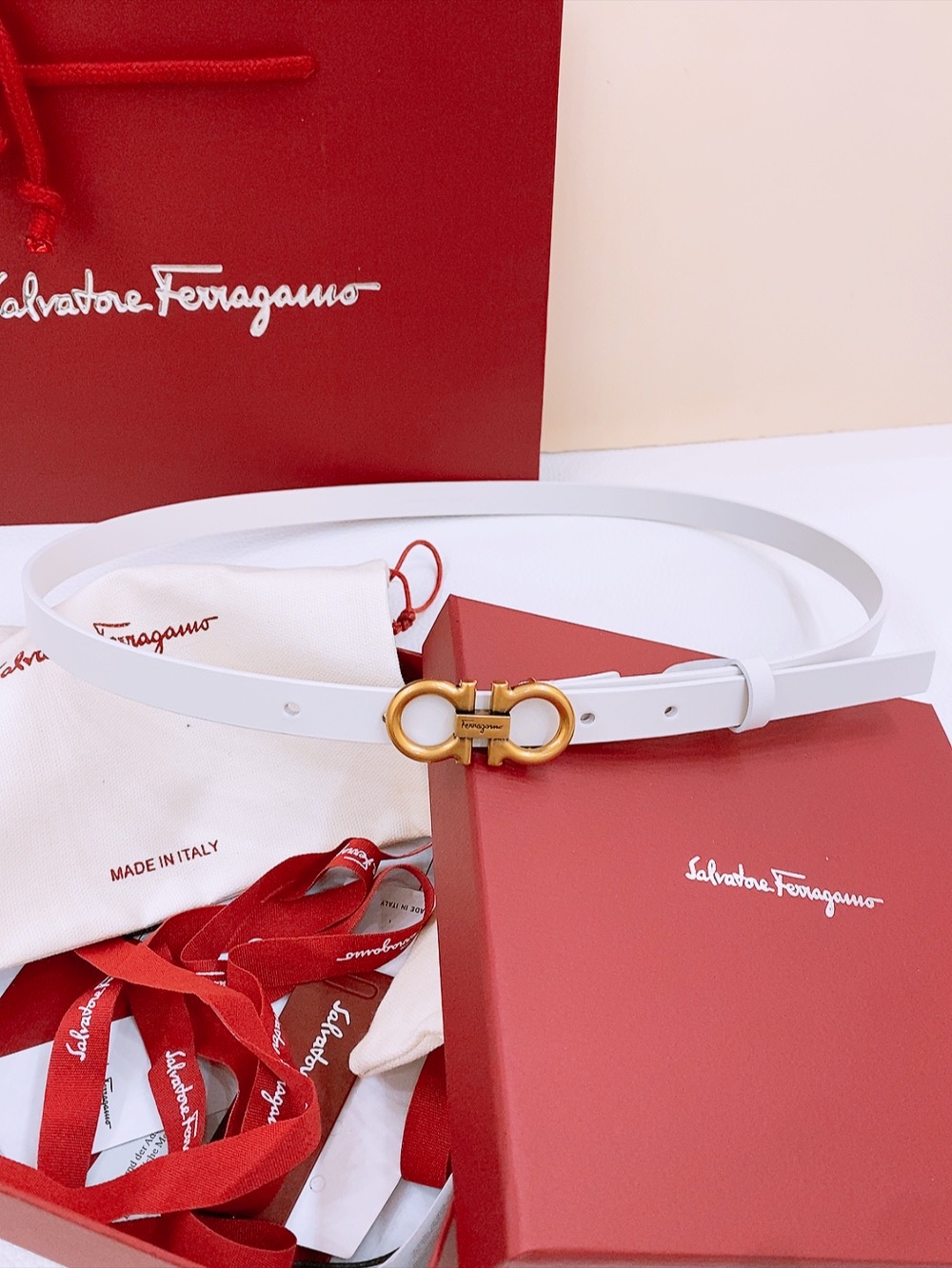 “Stylish Feragamo Classic Gancio Belt for Ms. Filagemu’s Ceremonial Purchase”