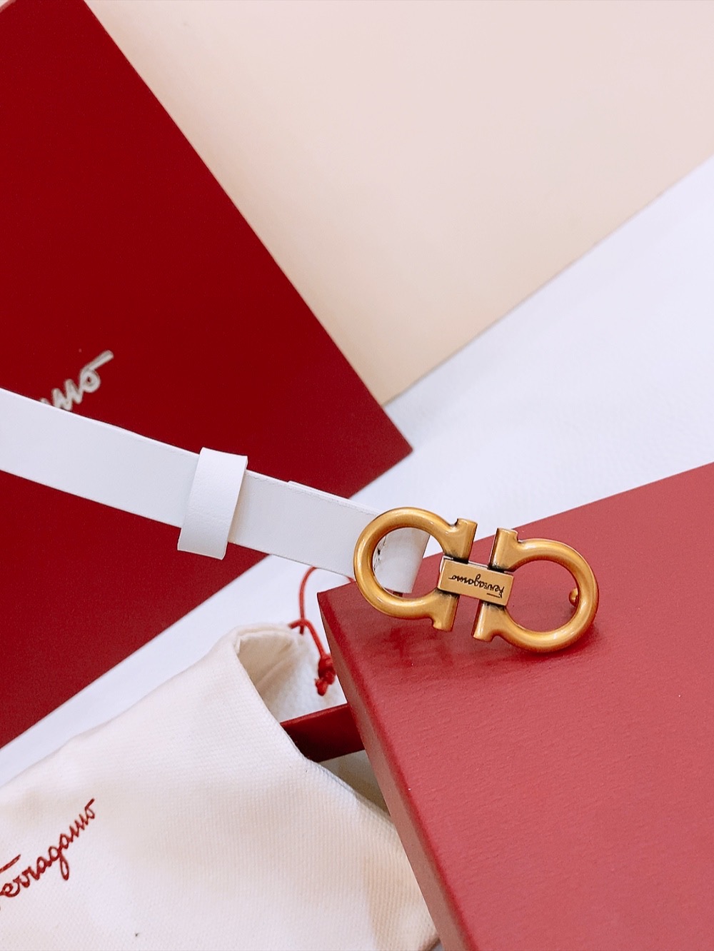 “Stylish Feragamo Classic Gancio Belt for Ms. Filagemu’s Ceremonial Purchase” - 图片 3
