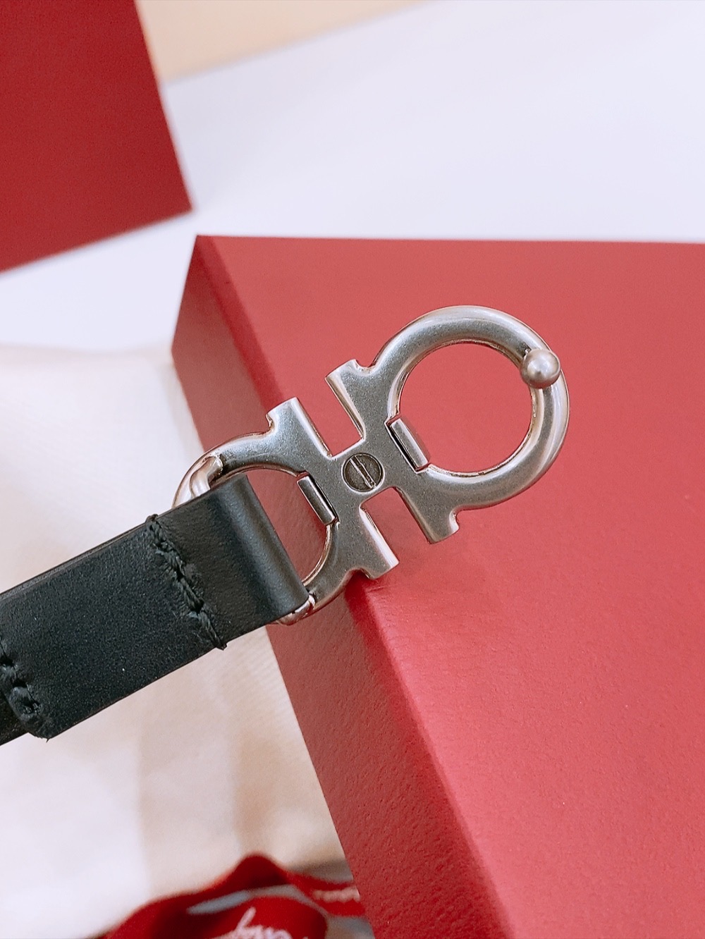 Stylish 1.5 cm Classic Gancio Belt in Smooth Bullskin for Ms. Filagemu’s Ceremony - 图片 6