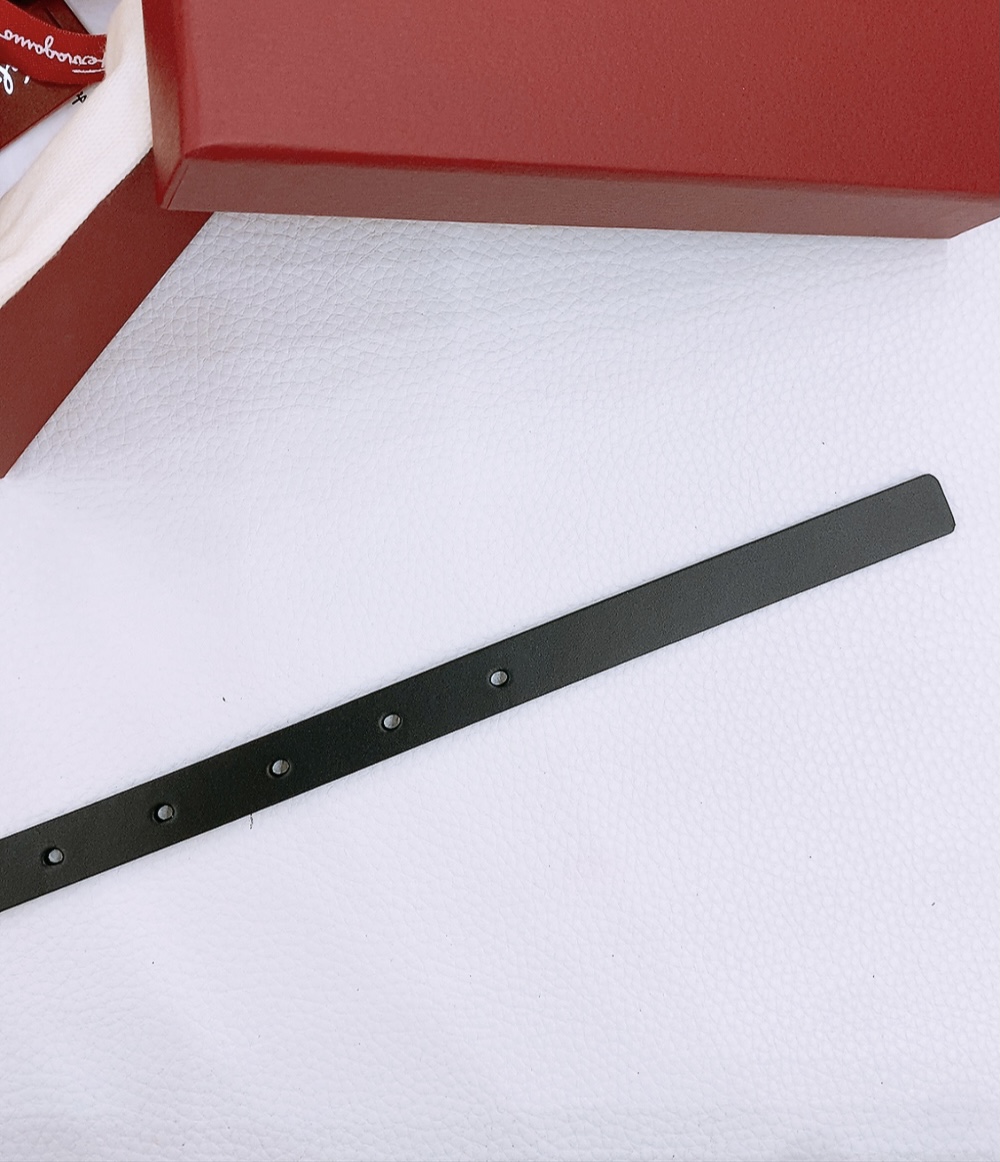 Stylish 1.5 cm Classic Gancio Belt in Smooth Bullskin for Ms. Filagemu’s Ceremony - 图片 5