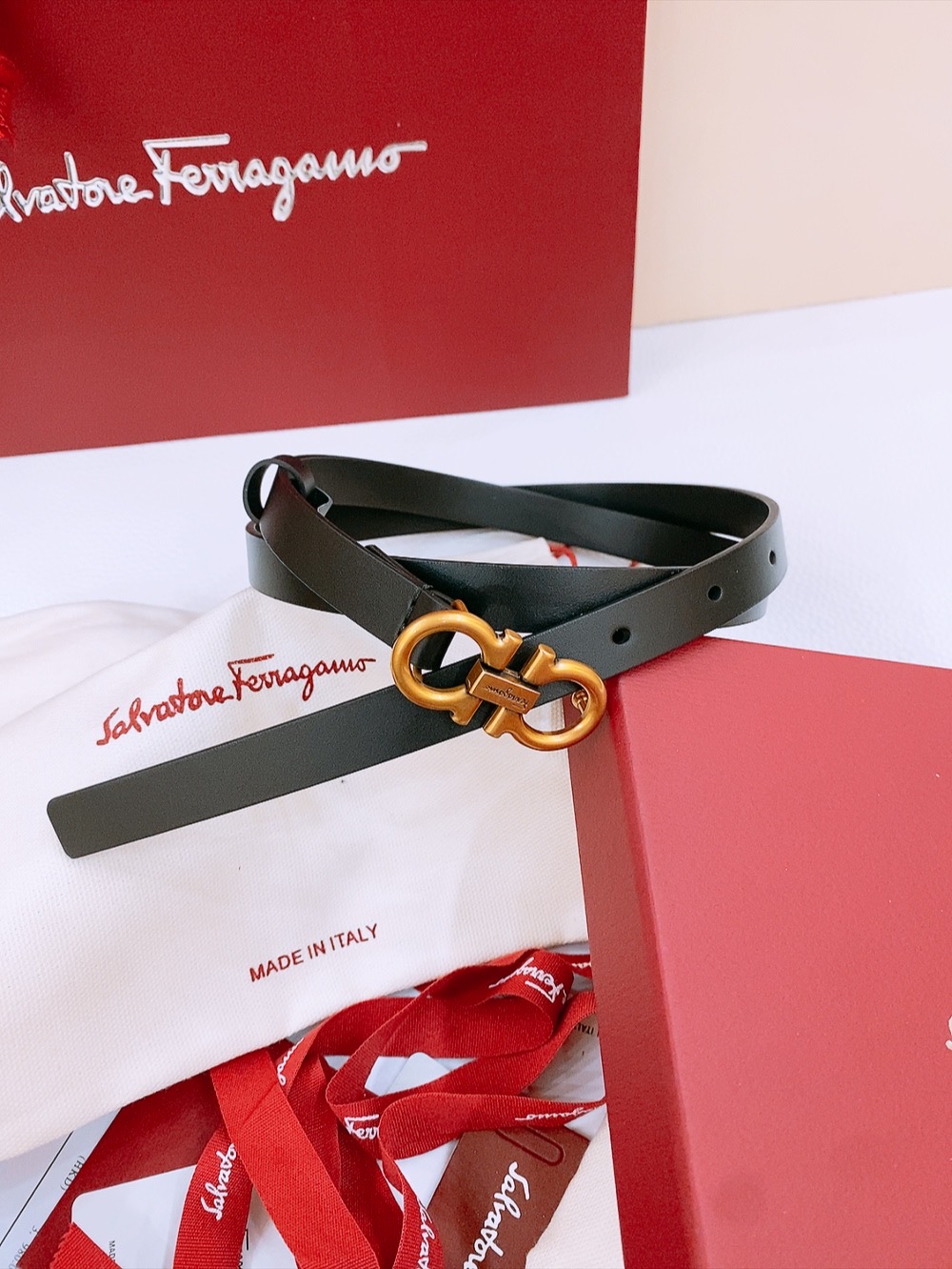 Stylish Feragamo Classic Gancio Belt for Ms. Filagemu: Quality Little Bullskin, 1.5 cm Gold Detail - 图片 2