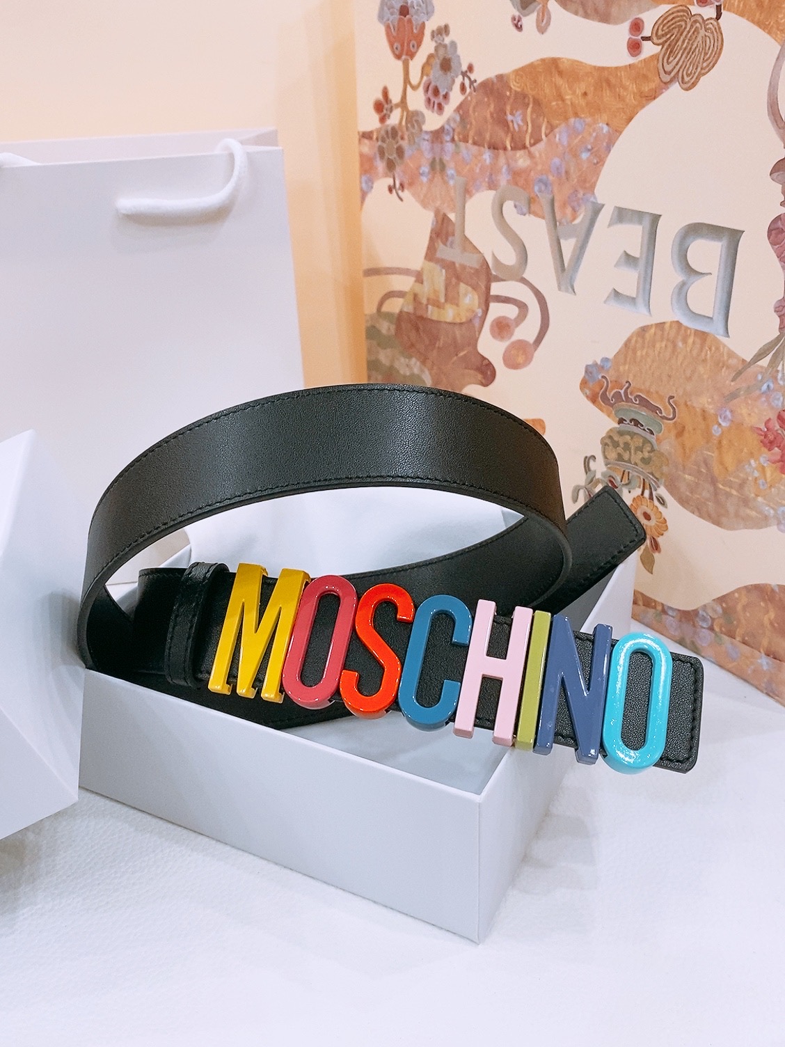 -Moschino 百搭字母搭扣，双面头层平纹腰带 宽4.0cm。奢华百搭上身效果巨好