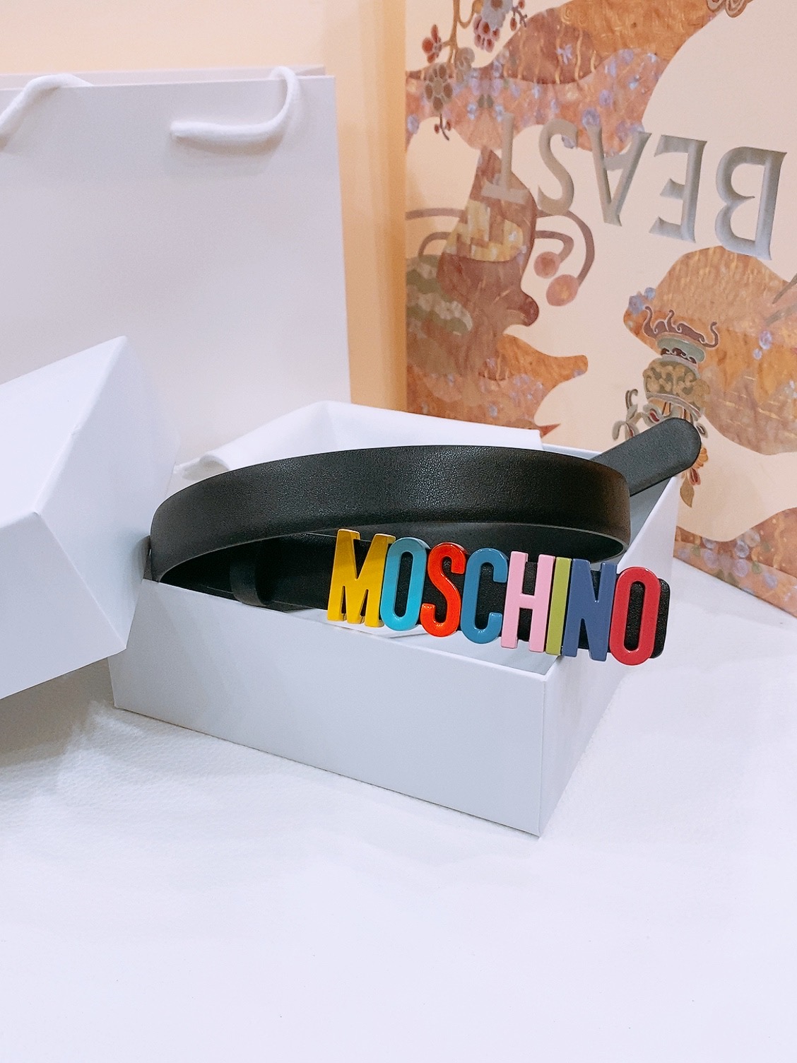 -Moschino 百搭字母搭扣，双面头层平纹腰带 宽2.5cm。奢华百搭上身效果巨好