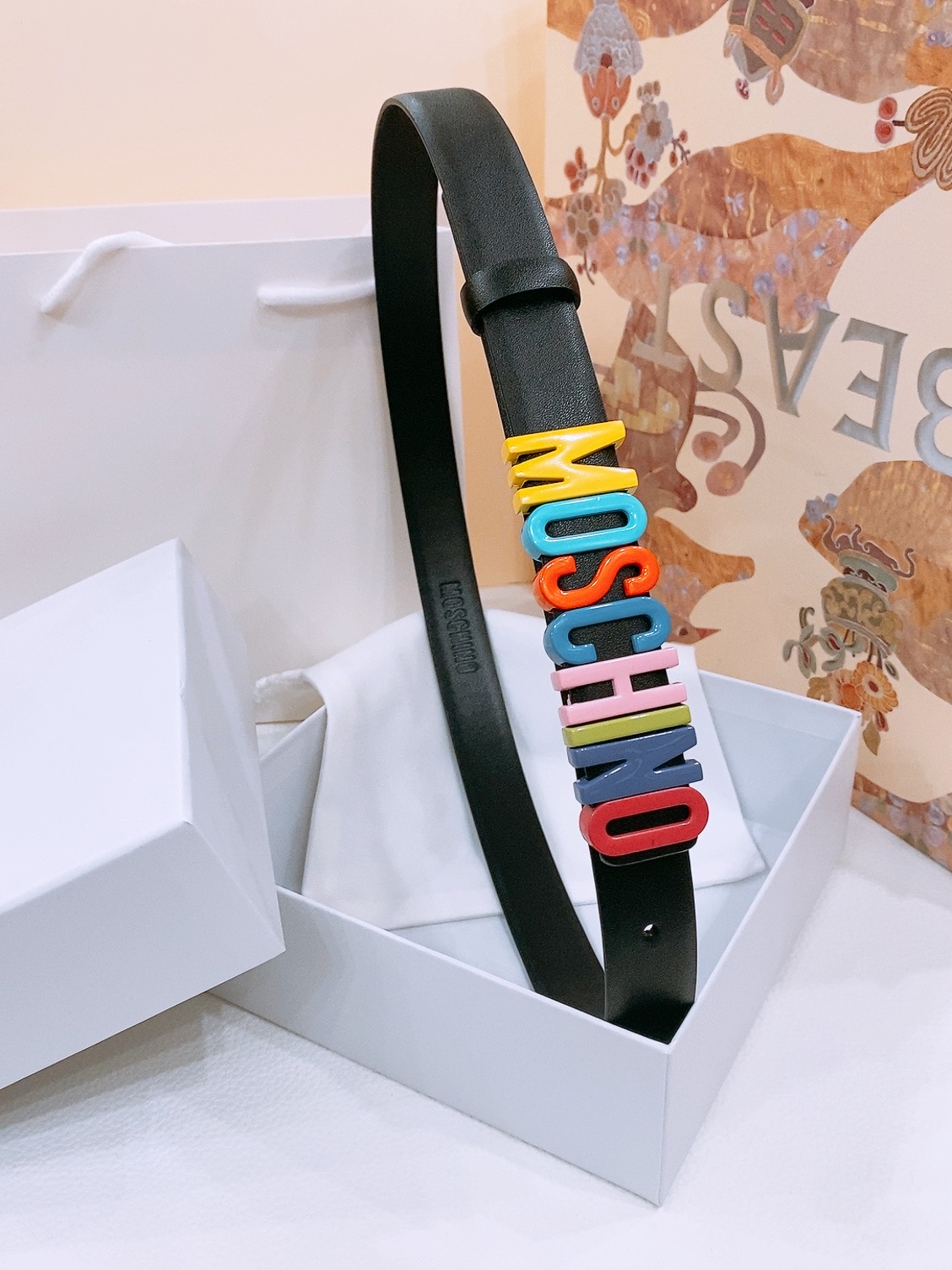 -Moschino 百搭字母搭扣，双面头层平纹腰带 宽2.5cm。奢华百搭上身效果巨好