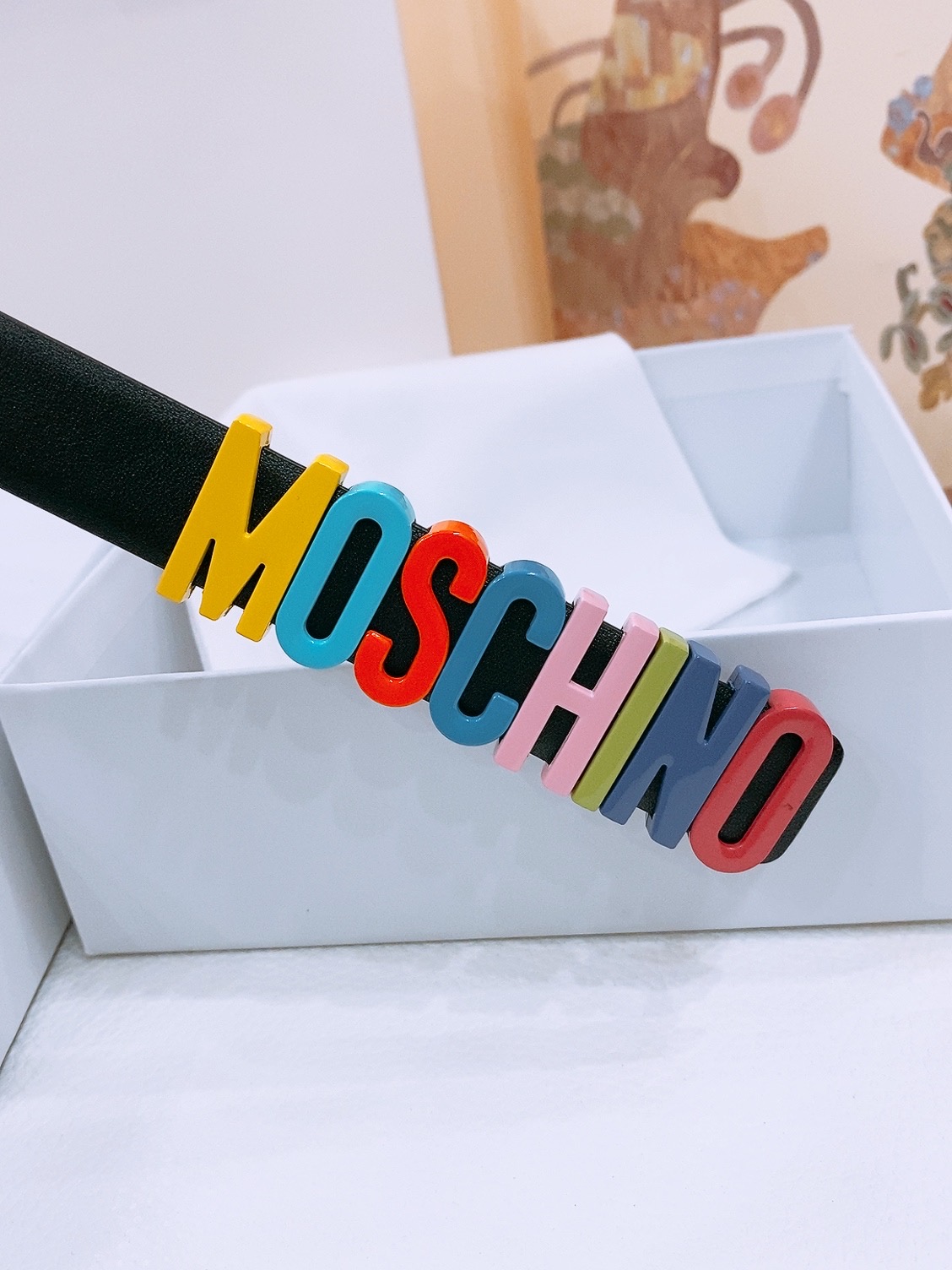 -Moschino 百搭字母搭扣，双面头层平纹腰带 宽2.5cm。奢华百搭上身效果巨好