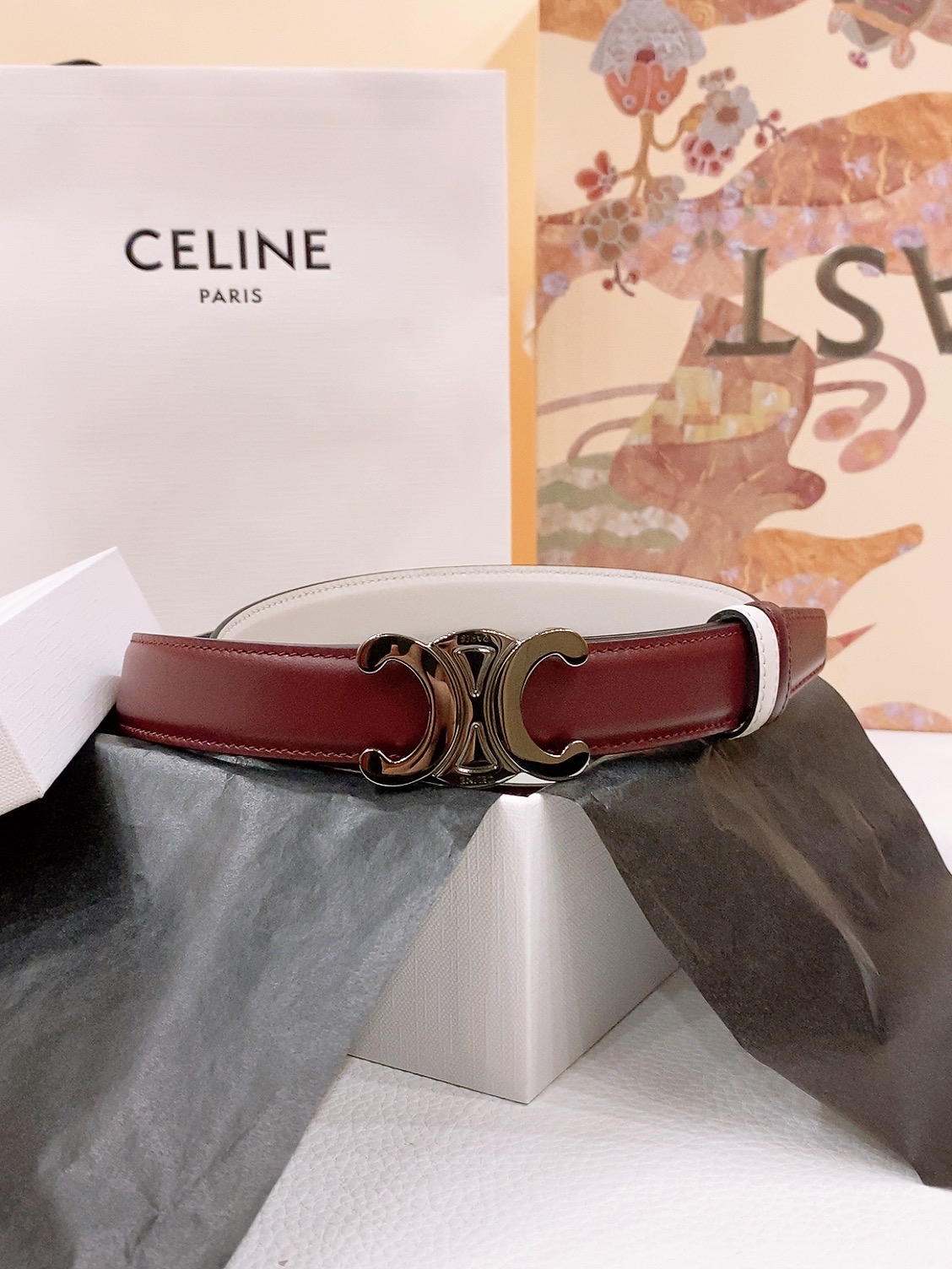 celine 24中号双面用腰带
 TRIOMPHE TAURILLON皮革腰带
TAURILLON.中腰，进口牛皮腰带 皮革 搭扣 2.5cm P160
