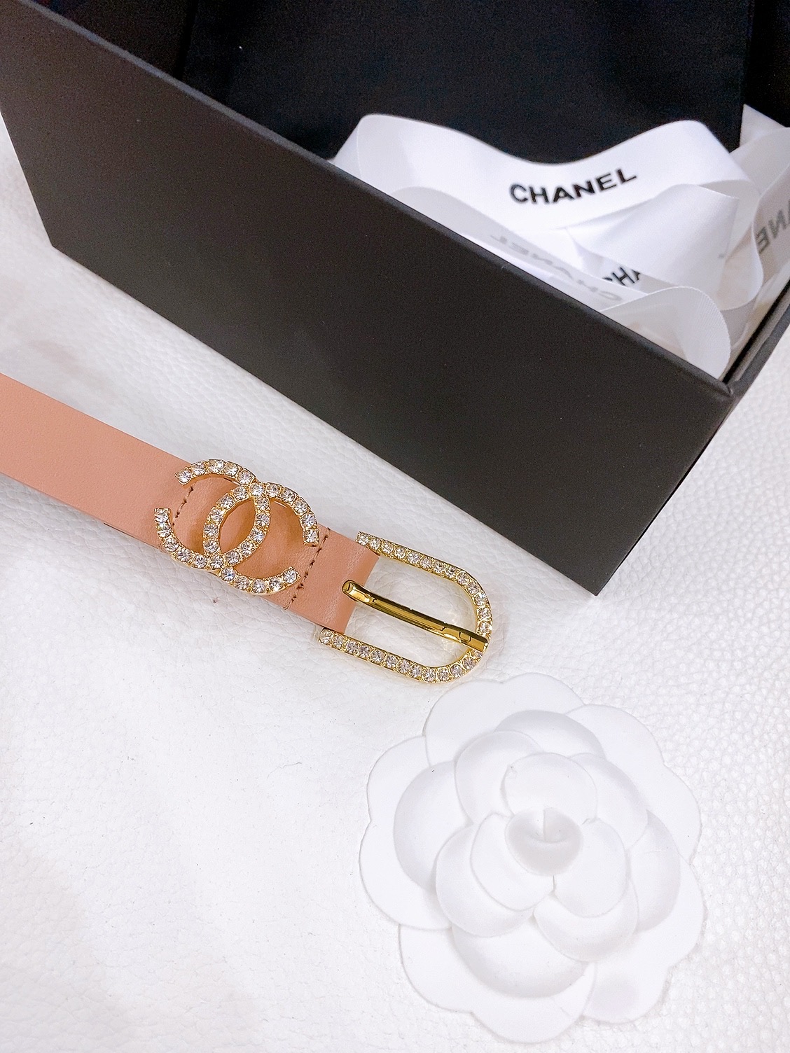 -香奶奶
Chanel 针扣水钻 进口小牛皮腰带 黄铜金属 手感柔软 细腻 2.0cm