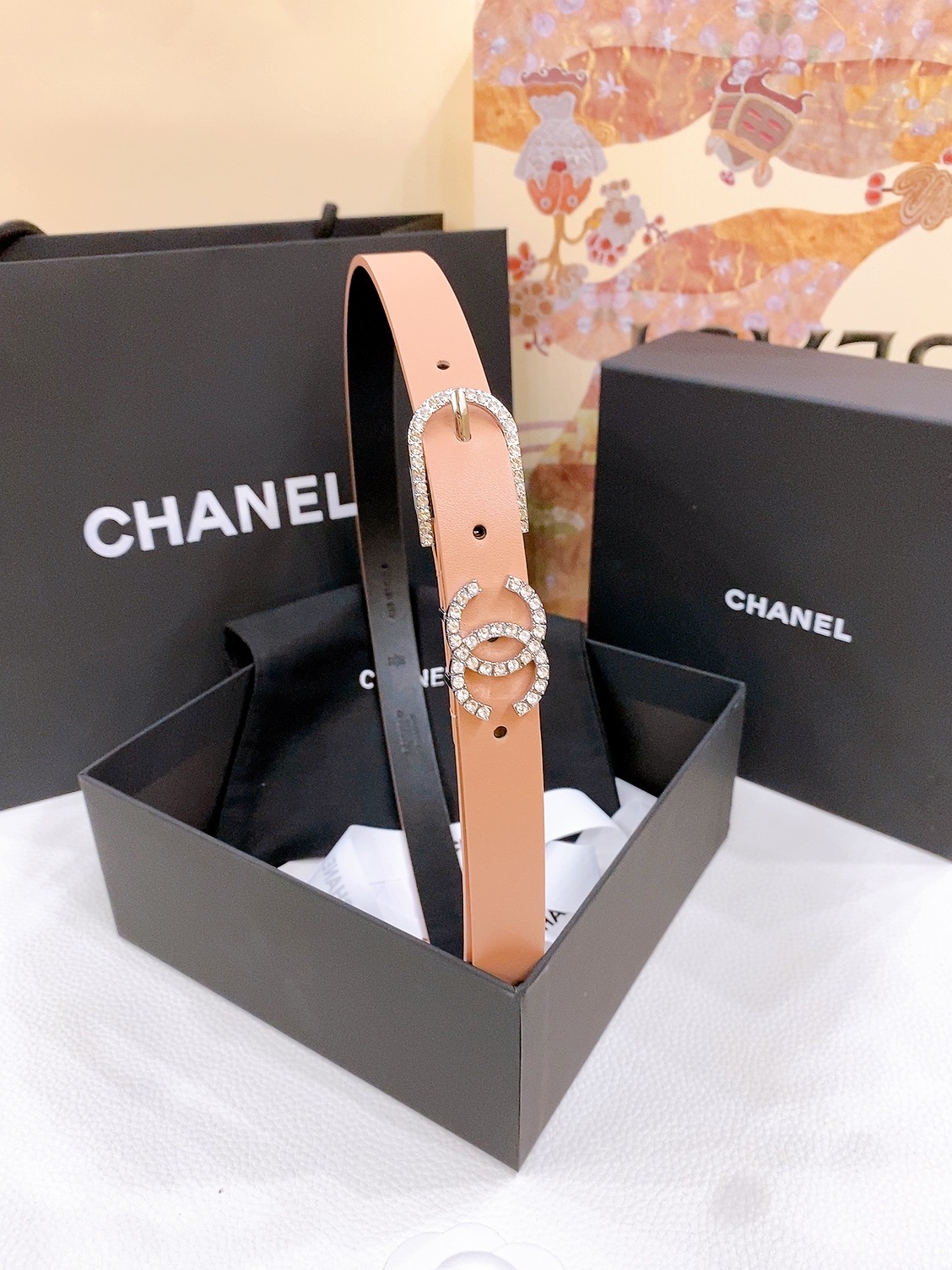 -香奶奶
Chanel 针扣水钻 进口小牛皮腰带 黄铜金属 手感柔软 细腻 2.0cm