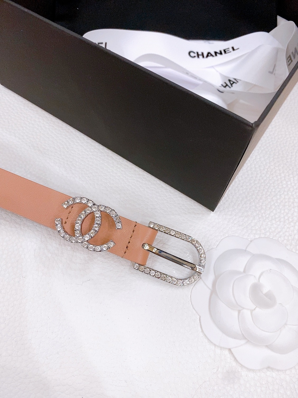 -香奶奶
Chanel 针扣水钻 进口小牛皮腰带 黄铜金属 手感柔软 细腻 2.0cm