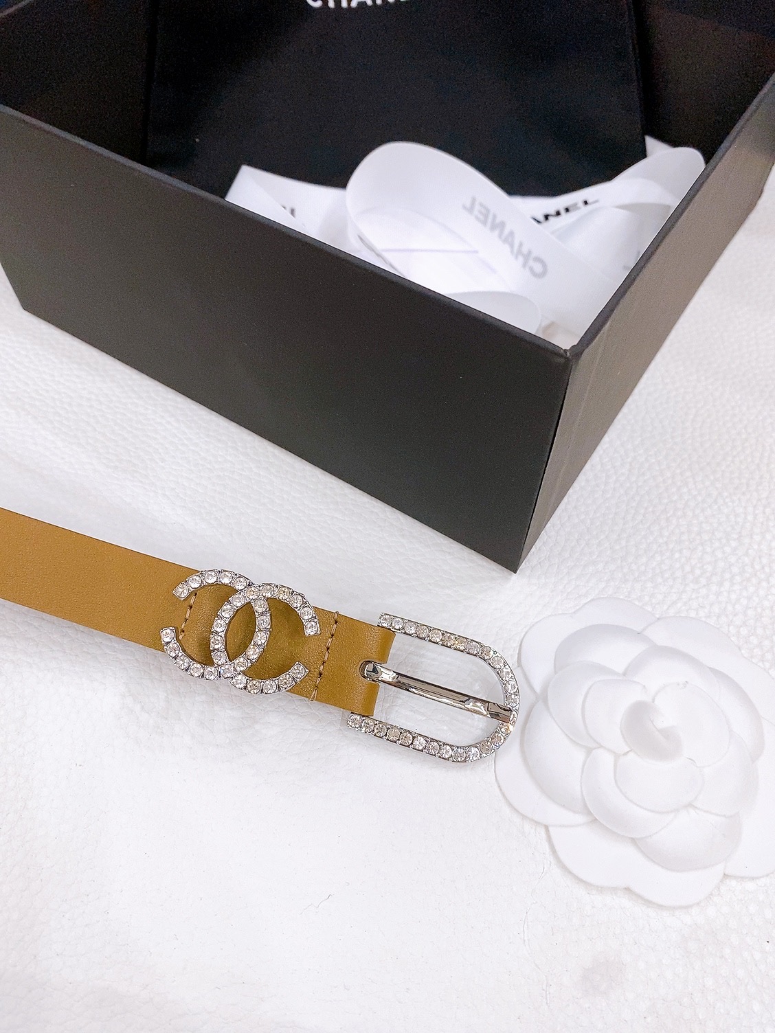 -香奶奶
Chanel 针扣水钻 进口小牛皮腰带 黄铜金属 手感柔软 细腻 2.0cm